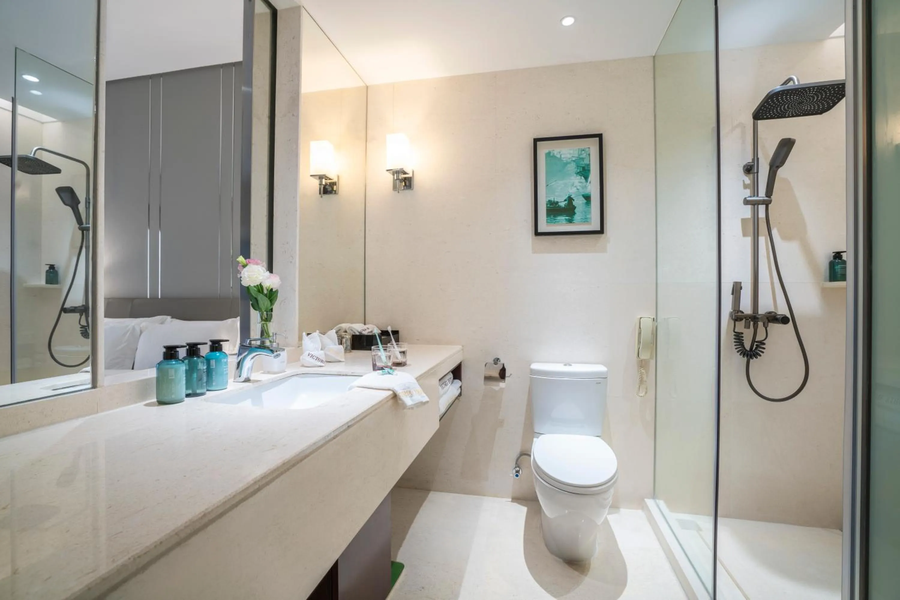 Toilet in Victoria Hotel Guangzhou Zhujiang New Town