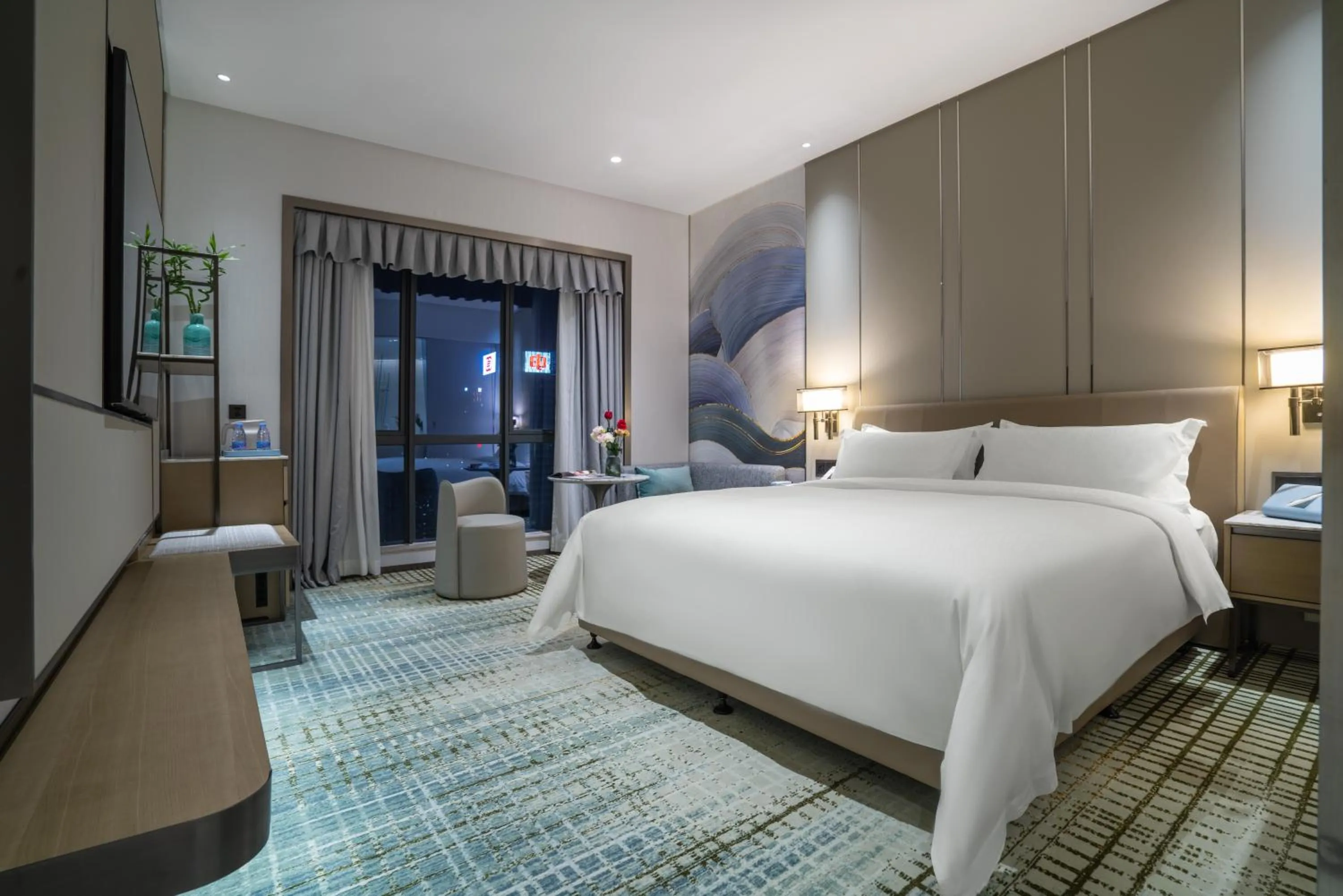 Photo of the whole room, Bed in Victoria Hotel Guangzhou Zhujiang New Town