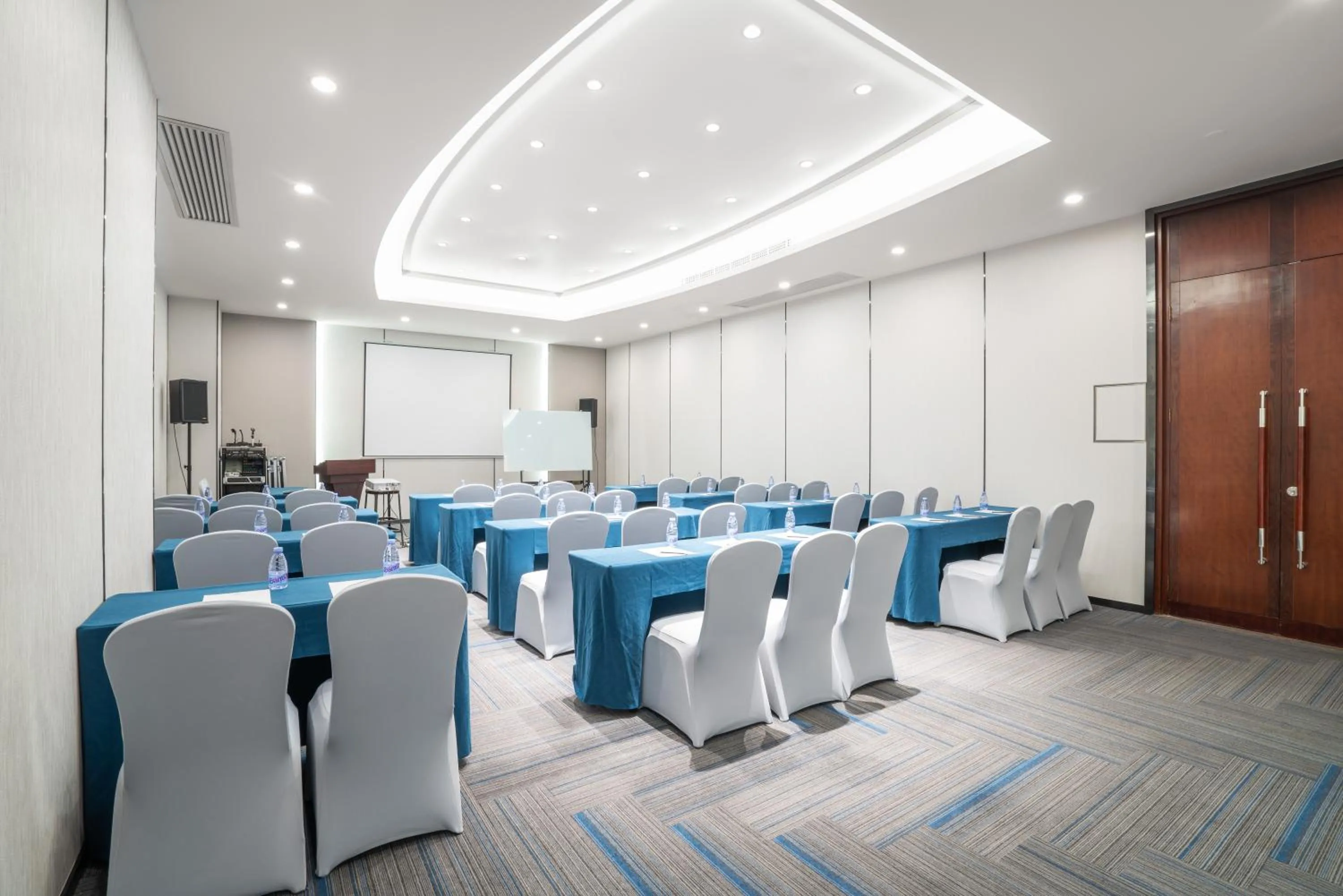 Meeting/conference room in Victoria Hotel Guangzhou Zhujiang New Town