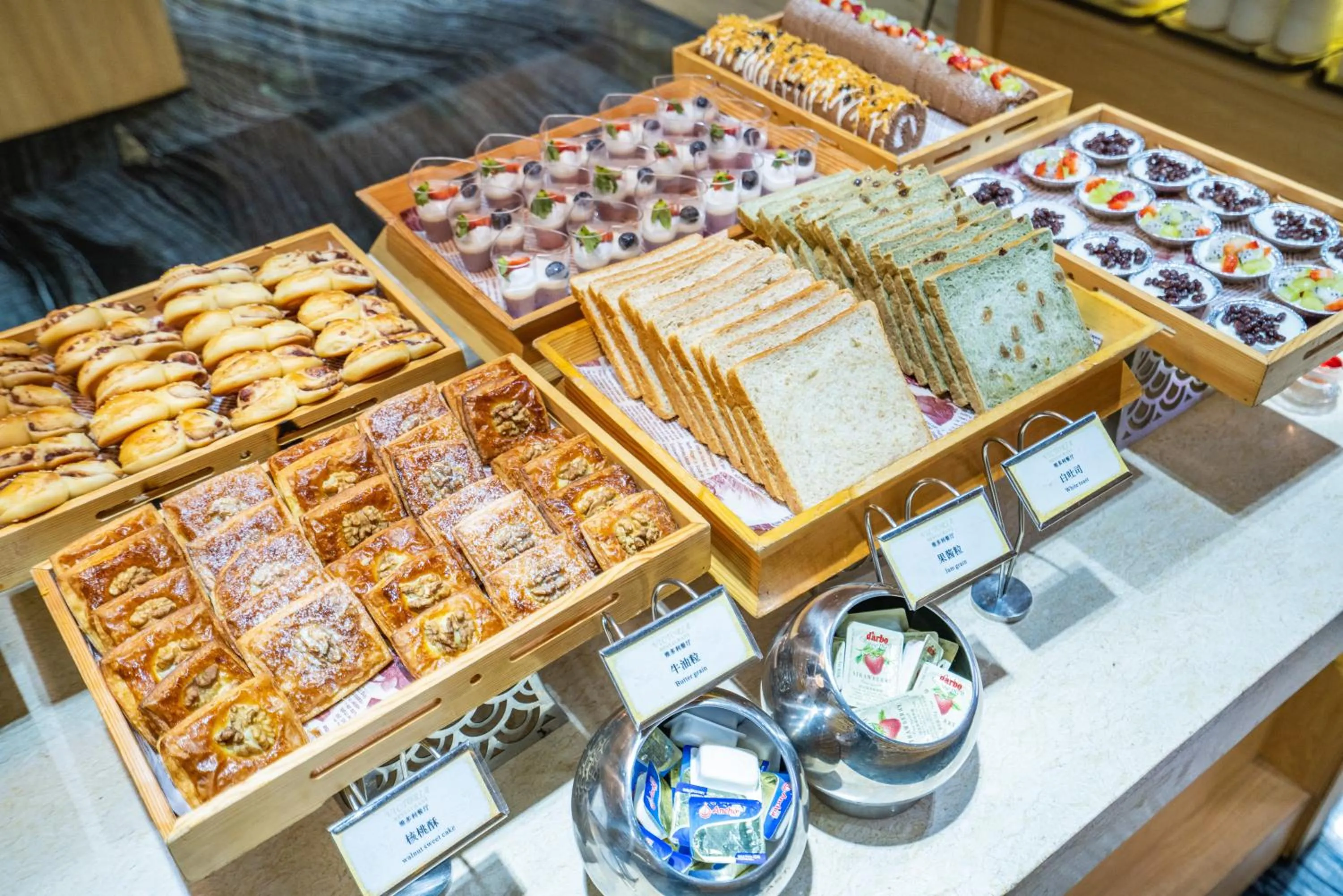 Buffet breakfast in Victoria Hotel Guangzhou Zhujiang New Town