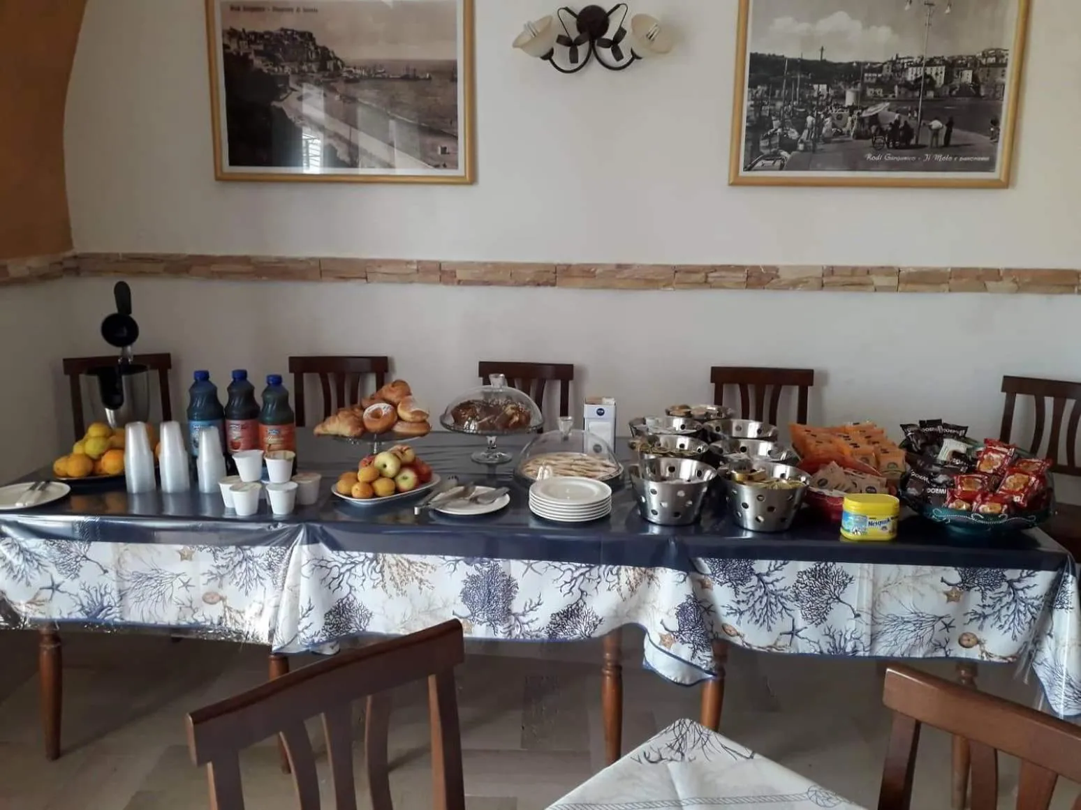 Food and drinks in La Scogliera Bed & Breakfast