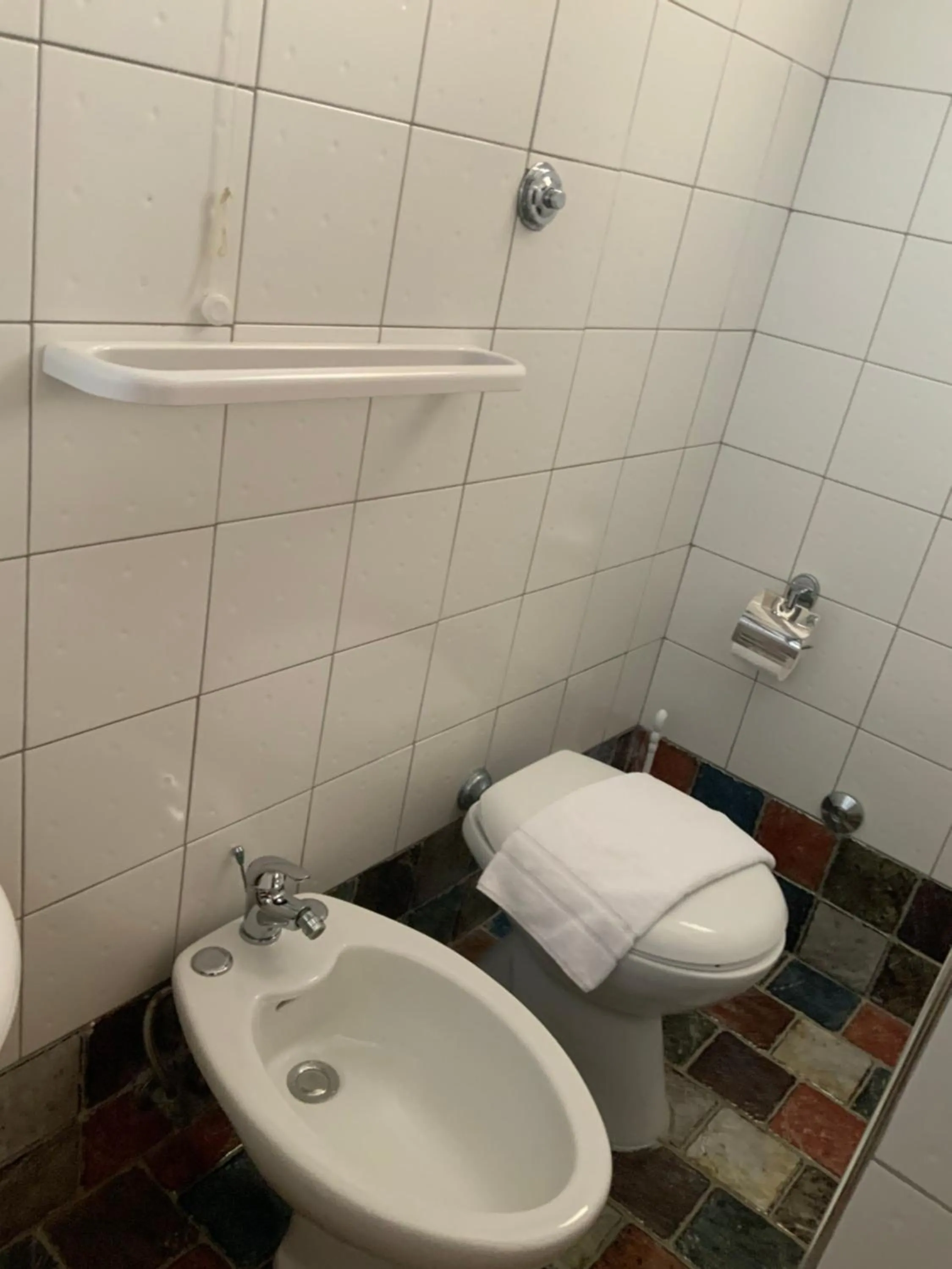 Toilet in La Scogliera Bed & Breakfast