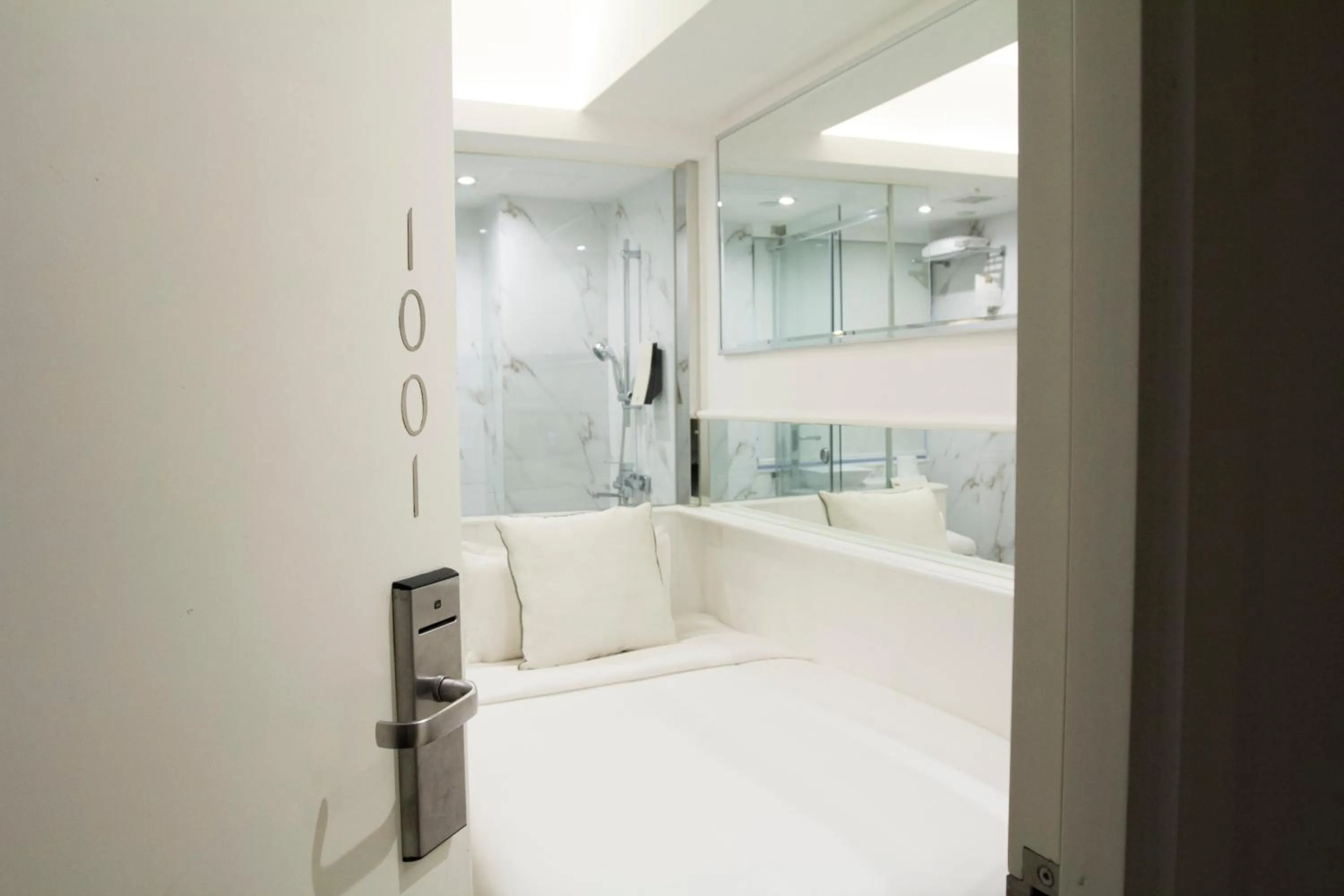 Photo of the whole room in Mini Central