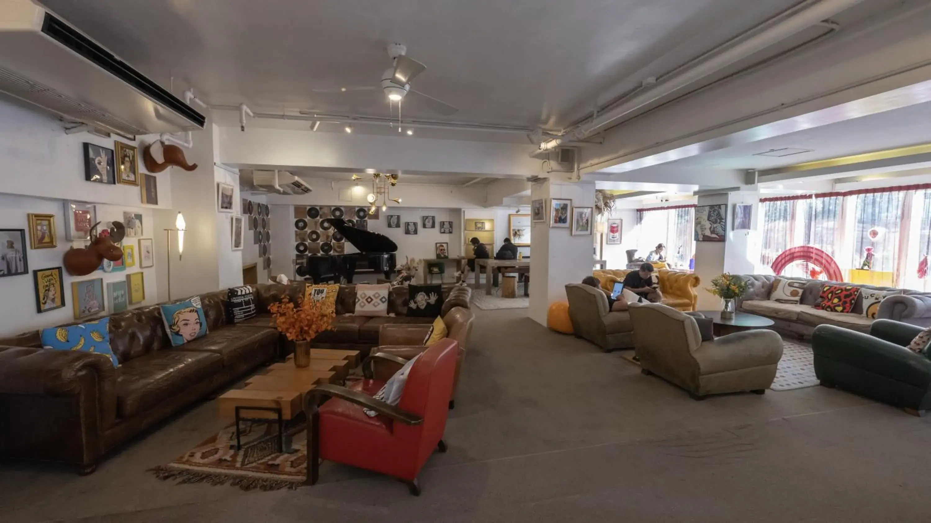 Property building in Mini Central Property building in Mini Central