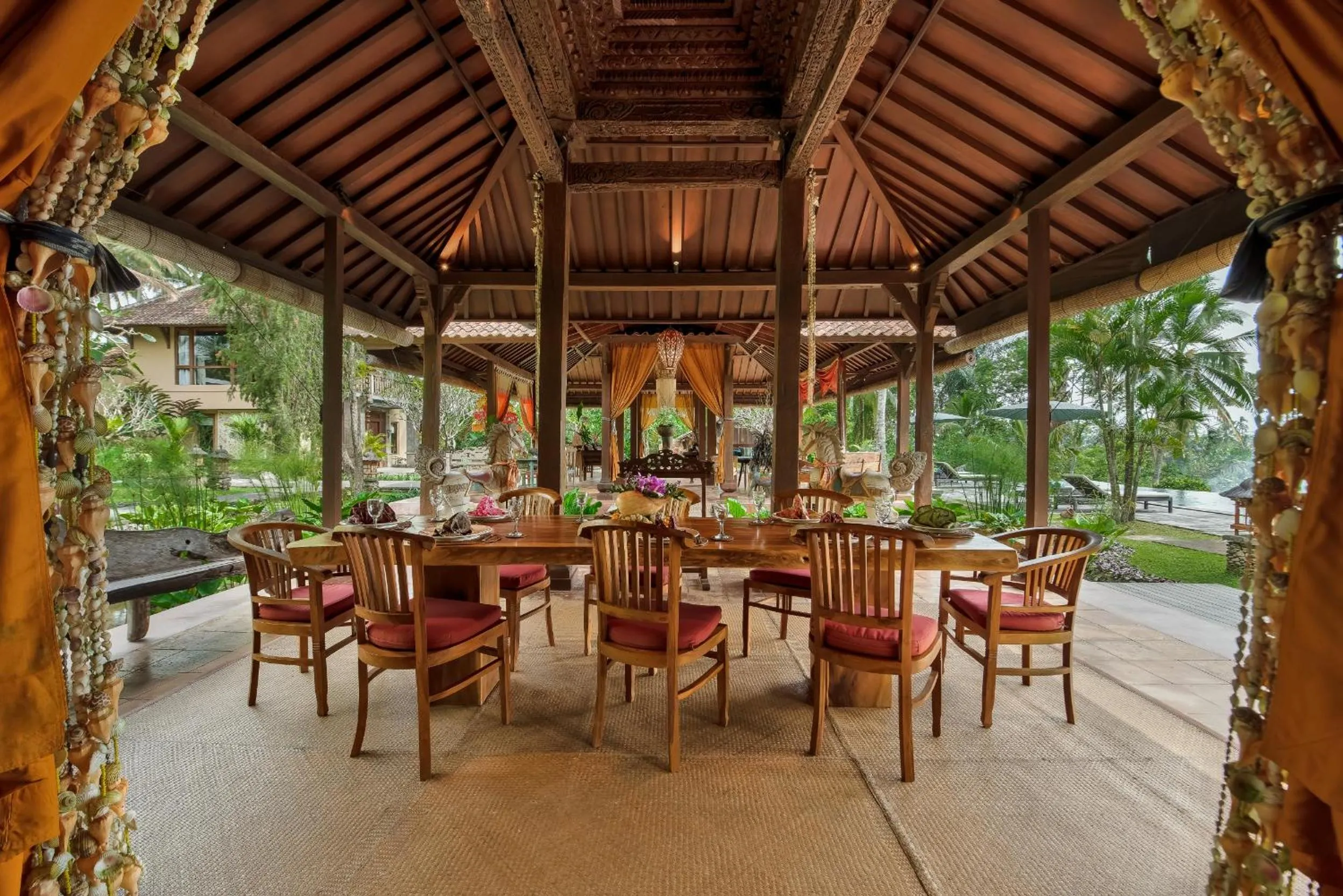 Restaurant/places to eat in Villa Bodhi