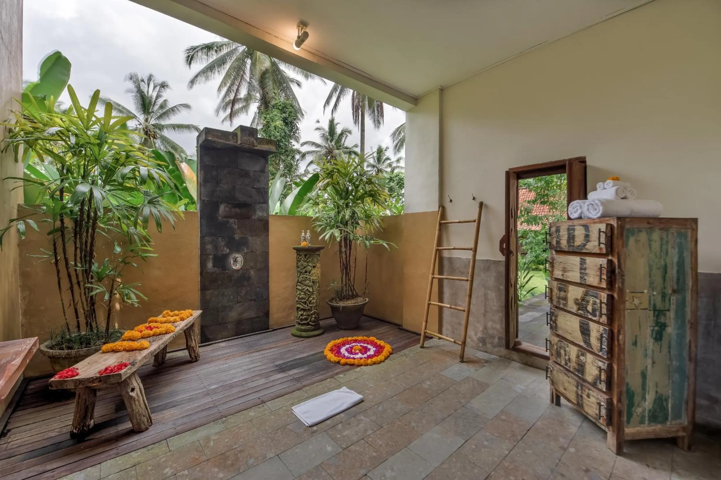 Shower in Villa Bodhi