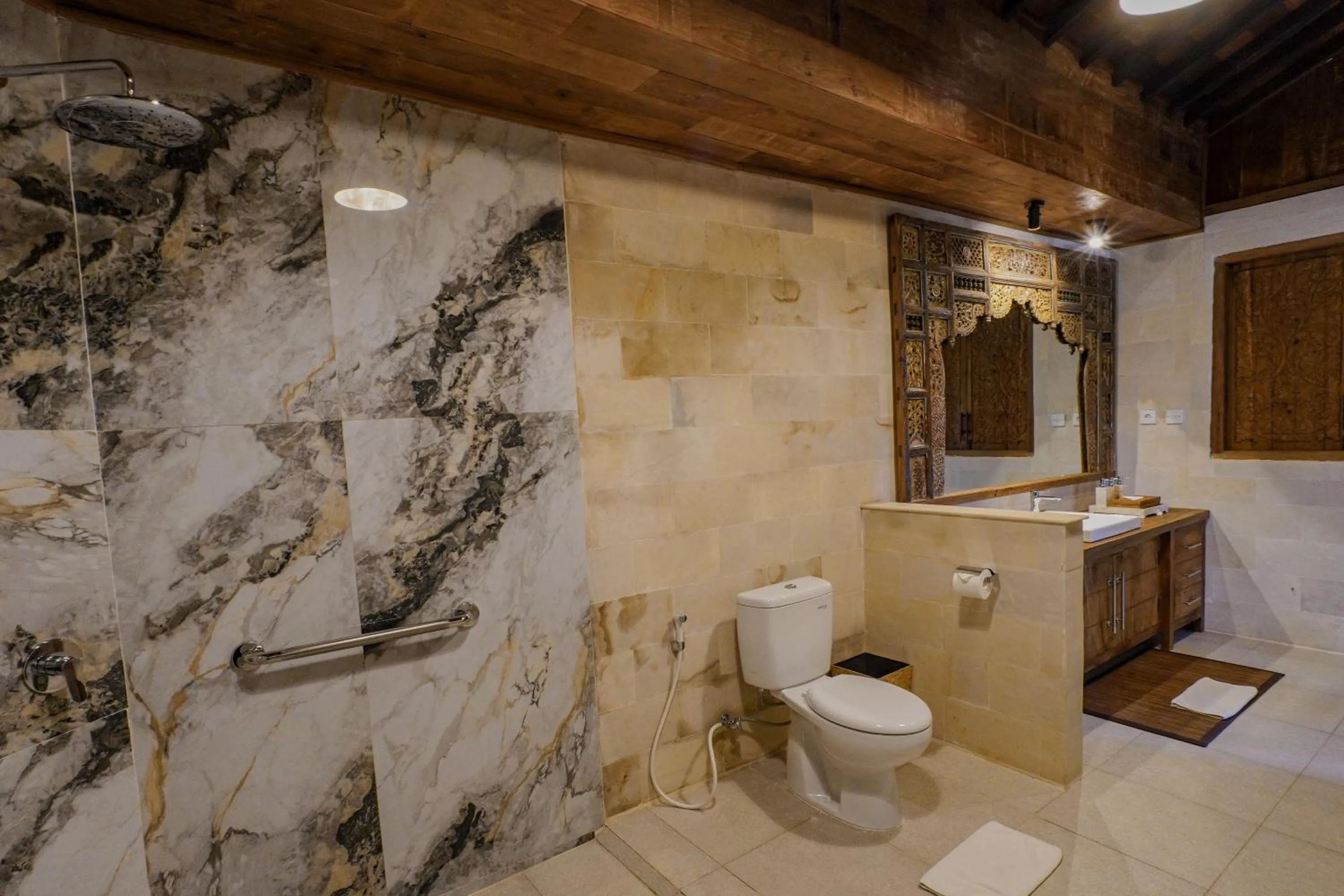 Shower in Villa Bodhi