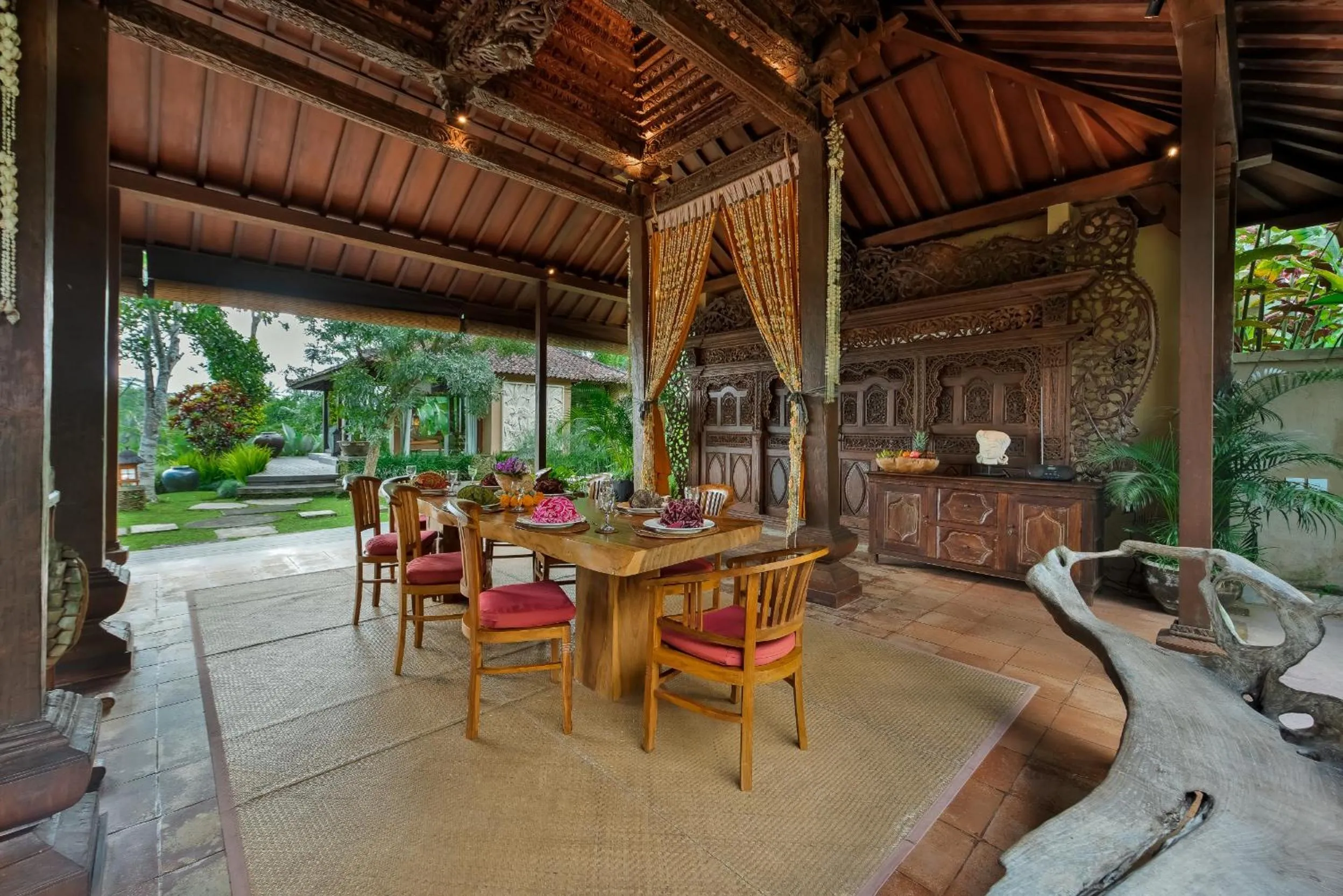 Dining area in Villa Bodhi