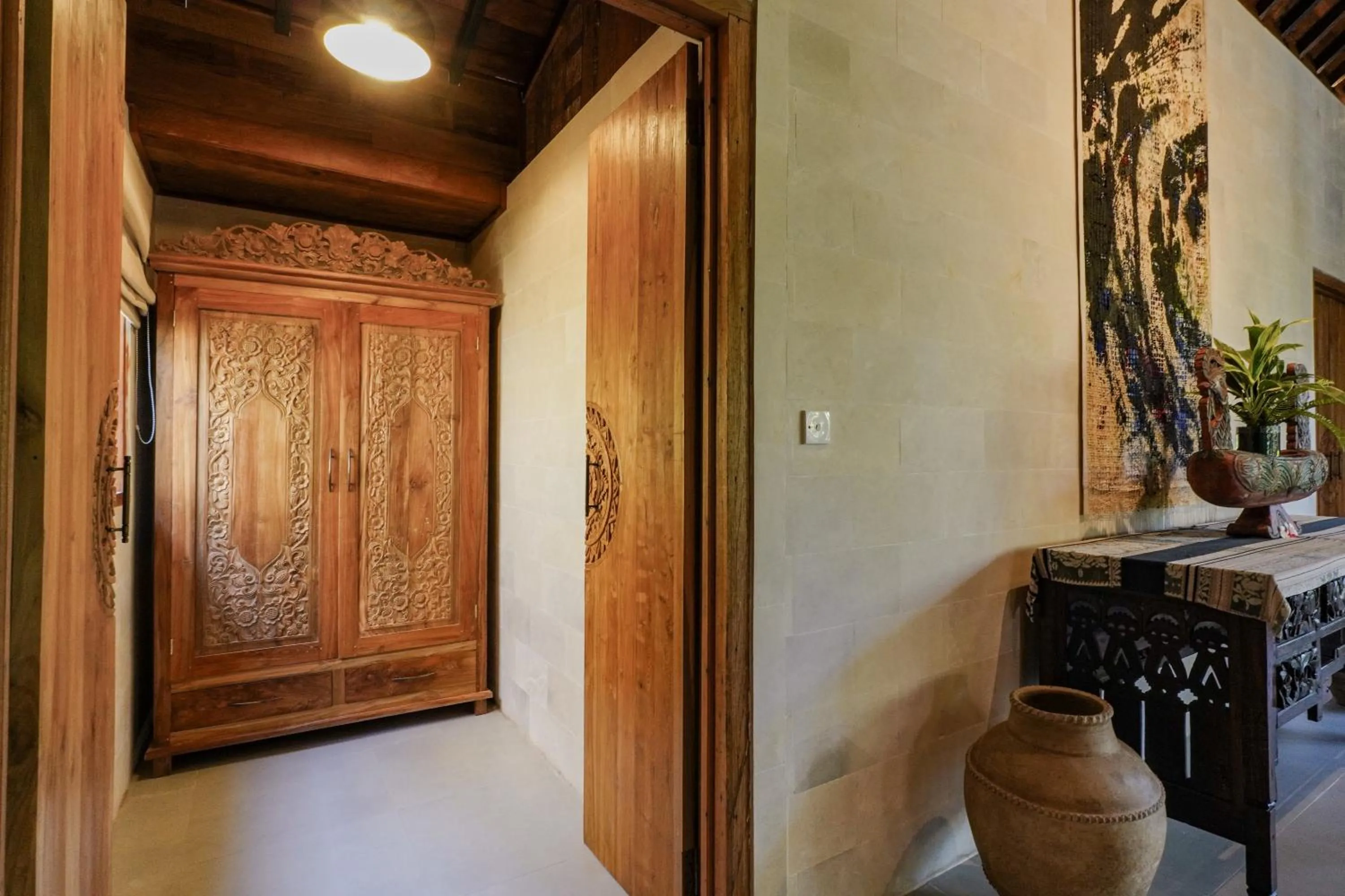 wardrobe in Villa Bodhi