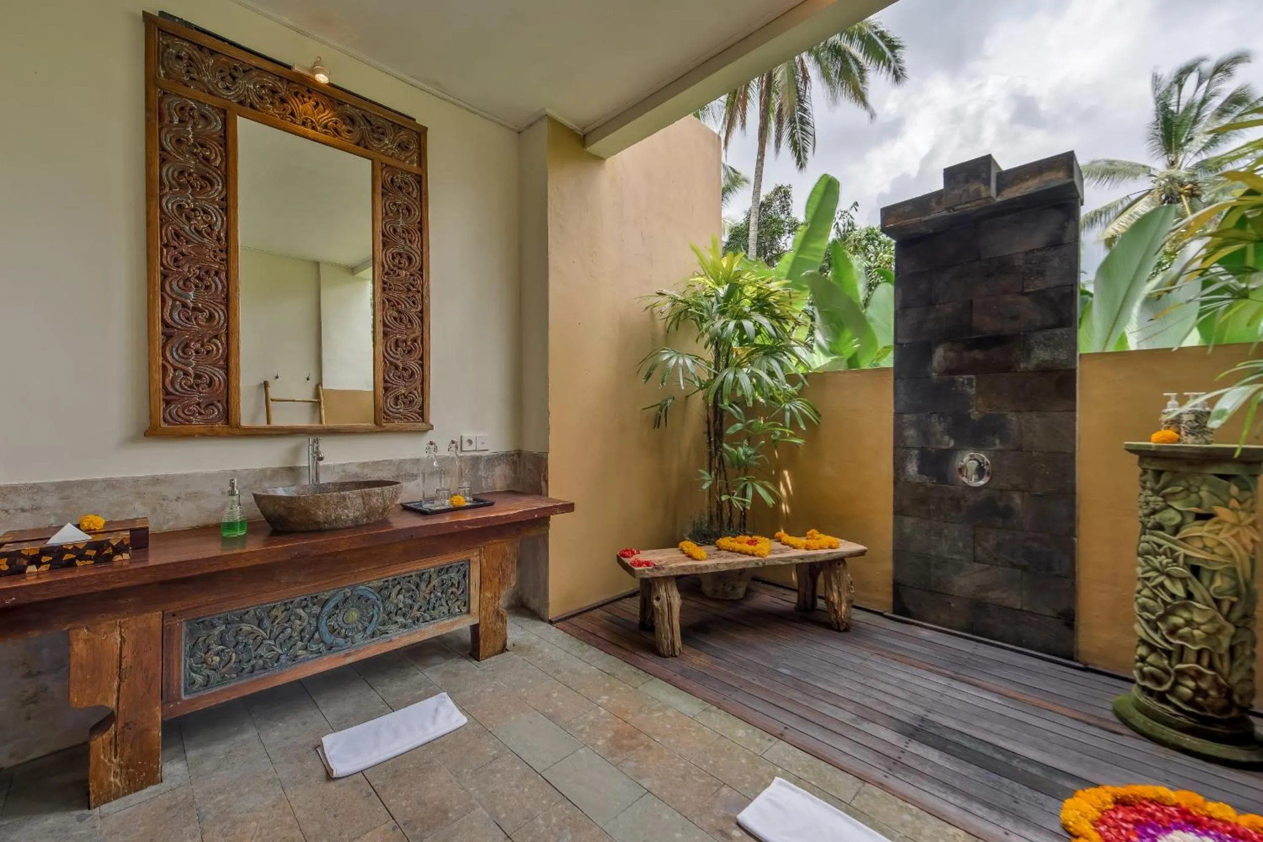 Shower in Villa Bodhi