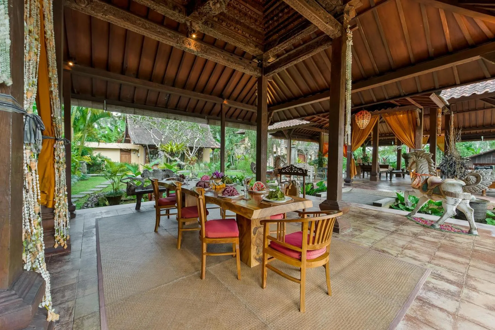 Restaurant/places to eat in Villa Bodhi