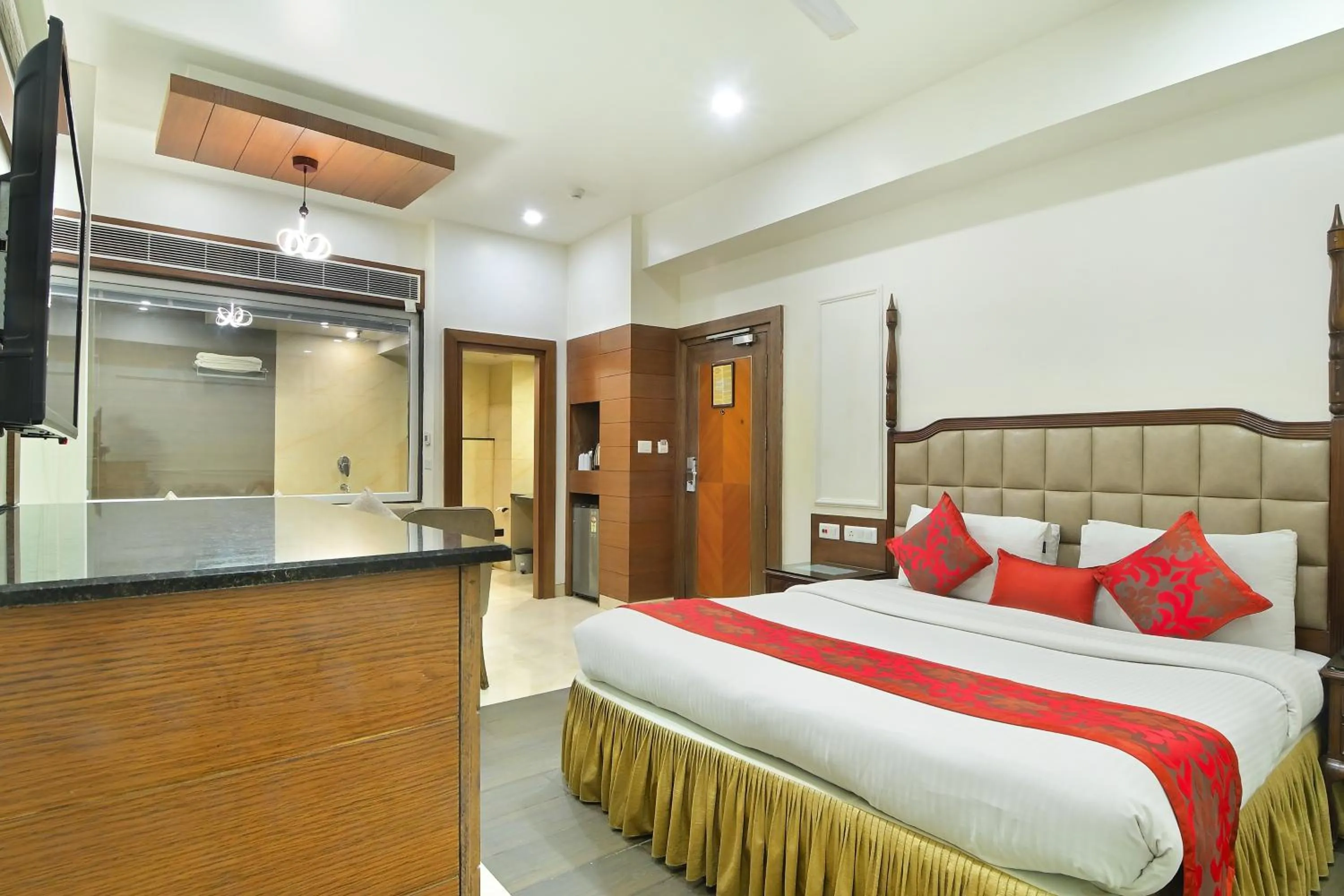Suite Room With Bathtub in Hotel Hari Piorko - New Delhi Railway Station