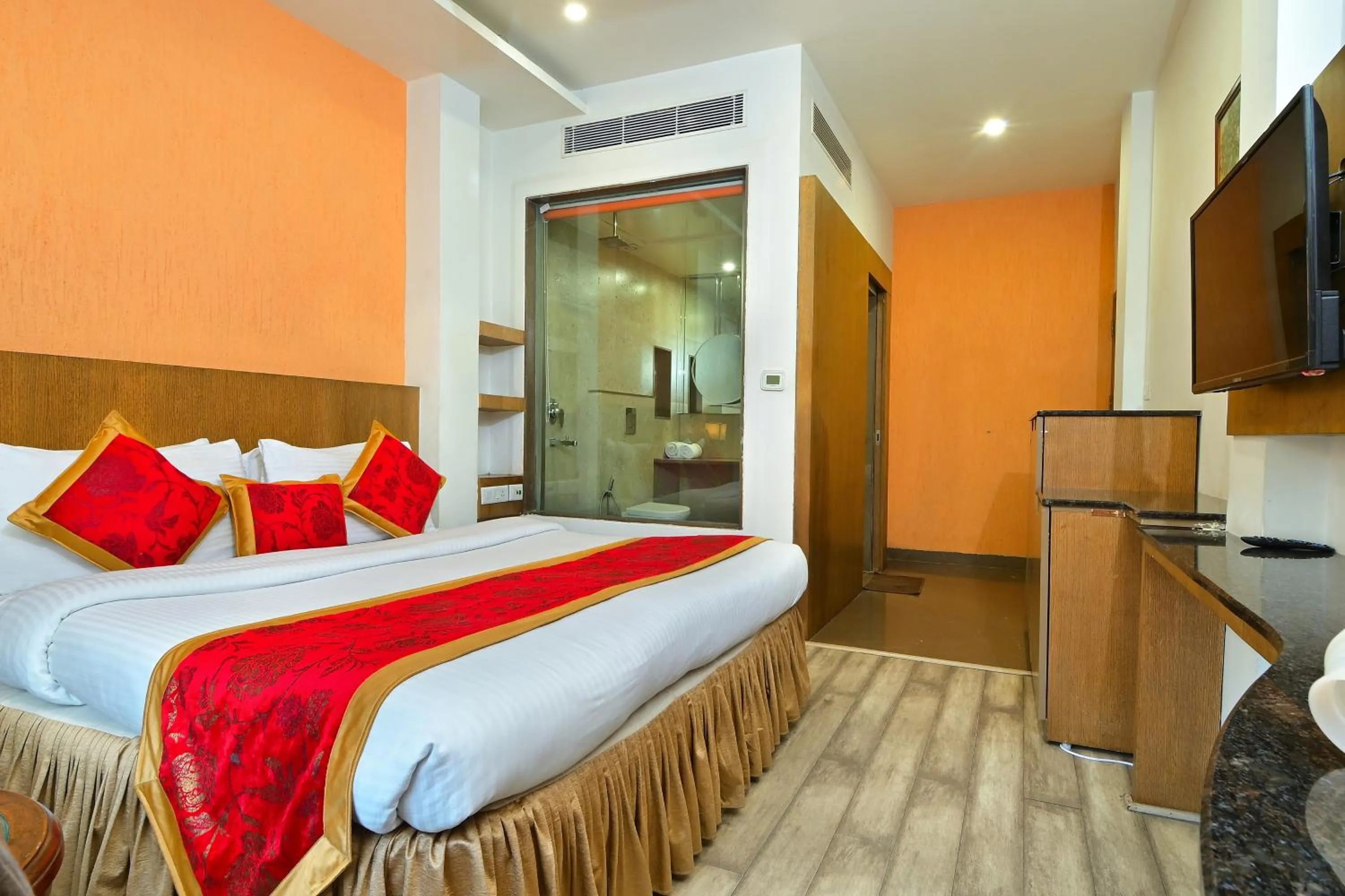 Bedroom, Bed in Hotel Hari Piorko - New Delhi Railway Station