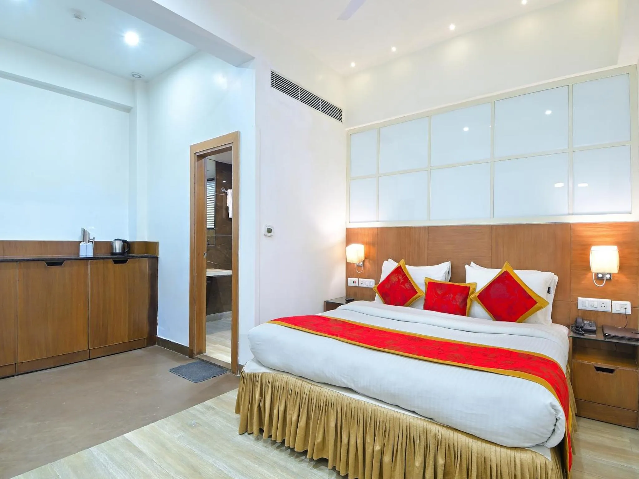 Bedroom, Bed in Hotel Hari Piorko - New Delhi Railway Station