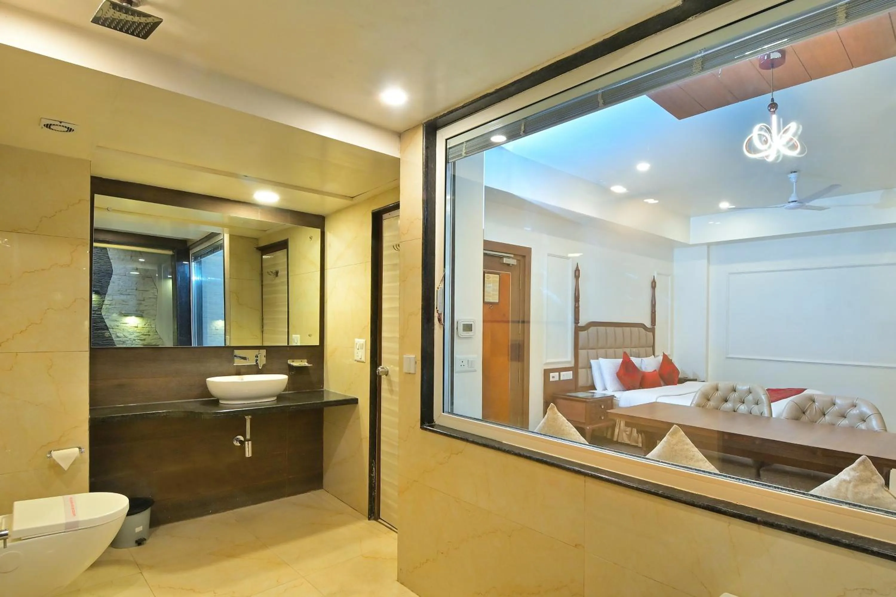 Bathroom in Hotel Hari Piorko - New Delhi Railway Station