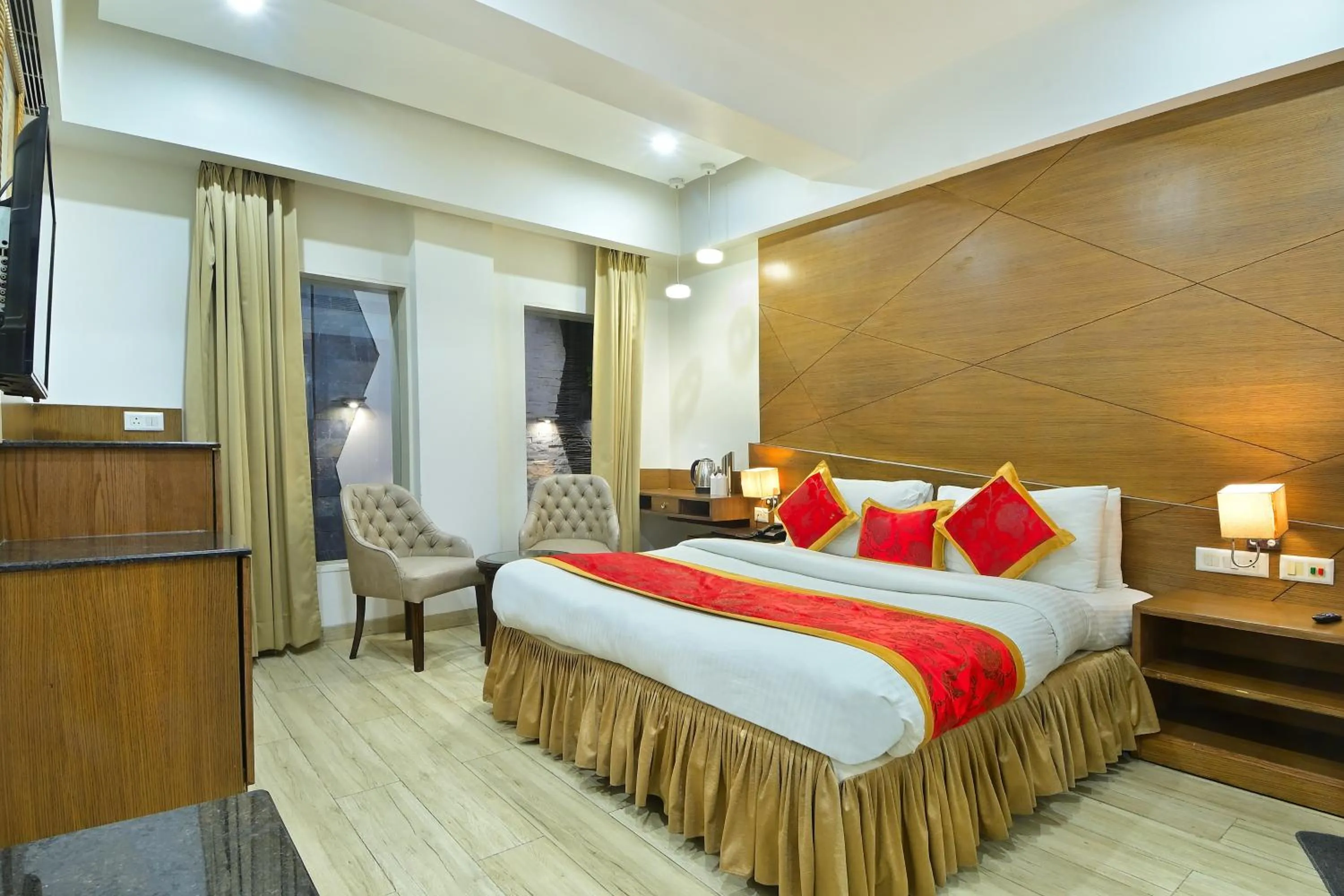 Hotel Hari Piorko Grand - 2 Min from New Delhi Railway Station