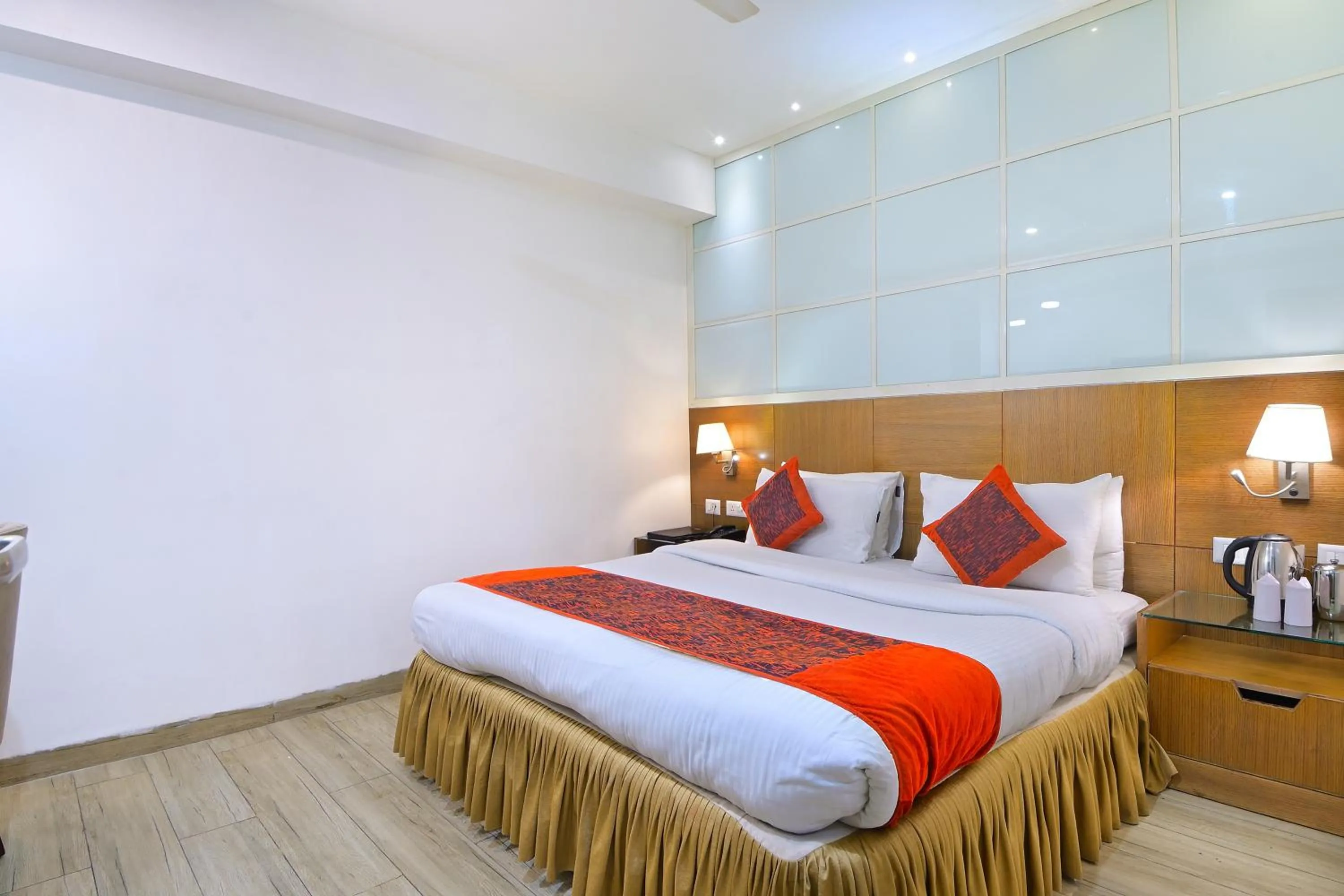 Bedroom, Bed in Hotel Hari Piorko - New Delhi Railway Station