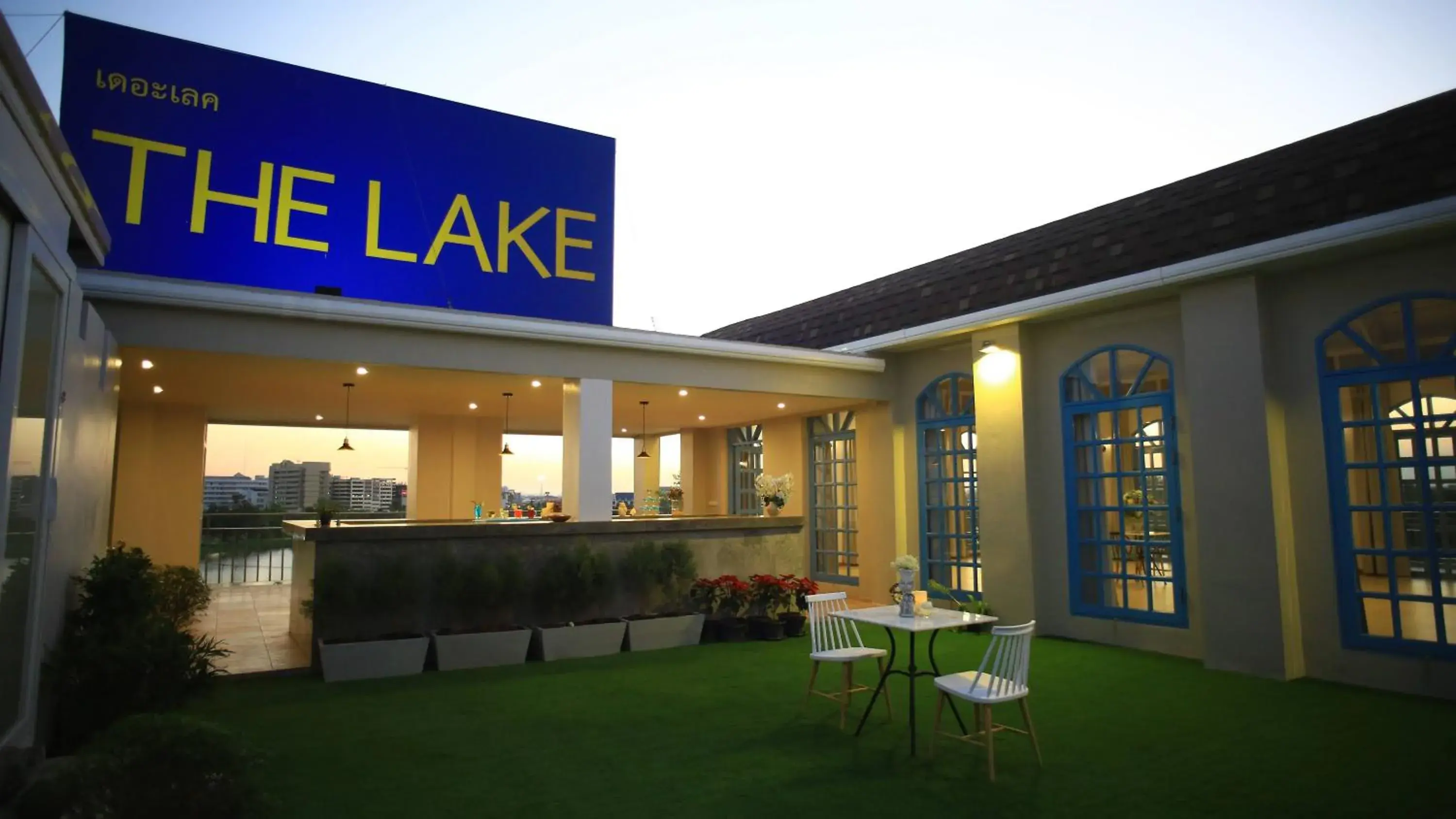 Lounge or bar in The Lake Udon Lounge or bar in The Lake Udon