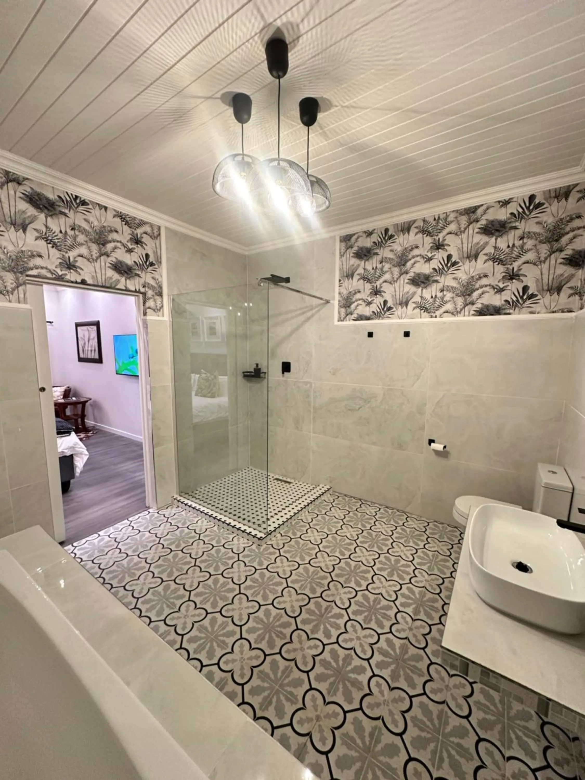 Spacube Luxury Suites and Spa