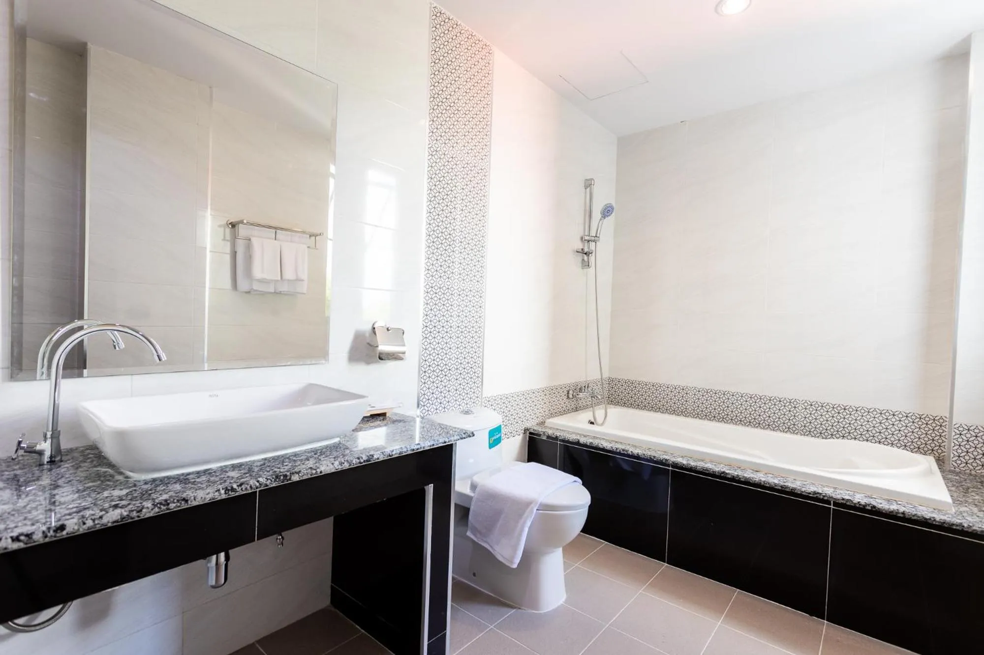 Bathroom in O2 Hotel Lopburi