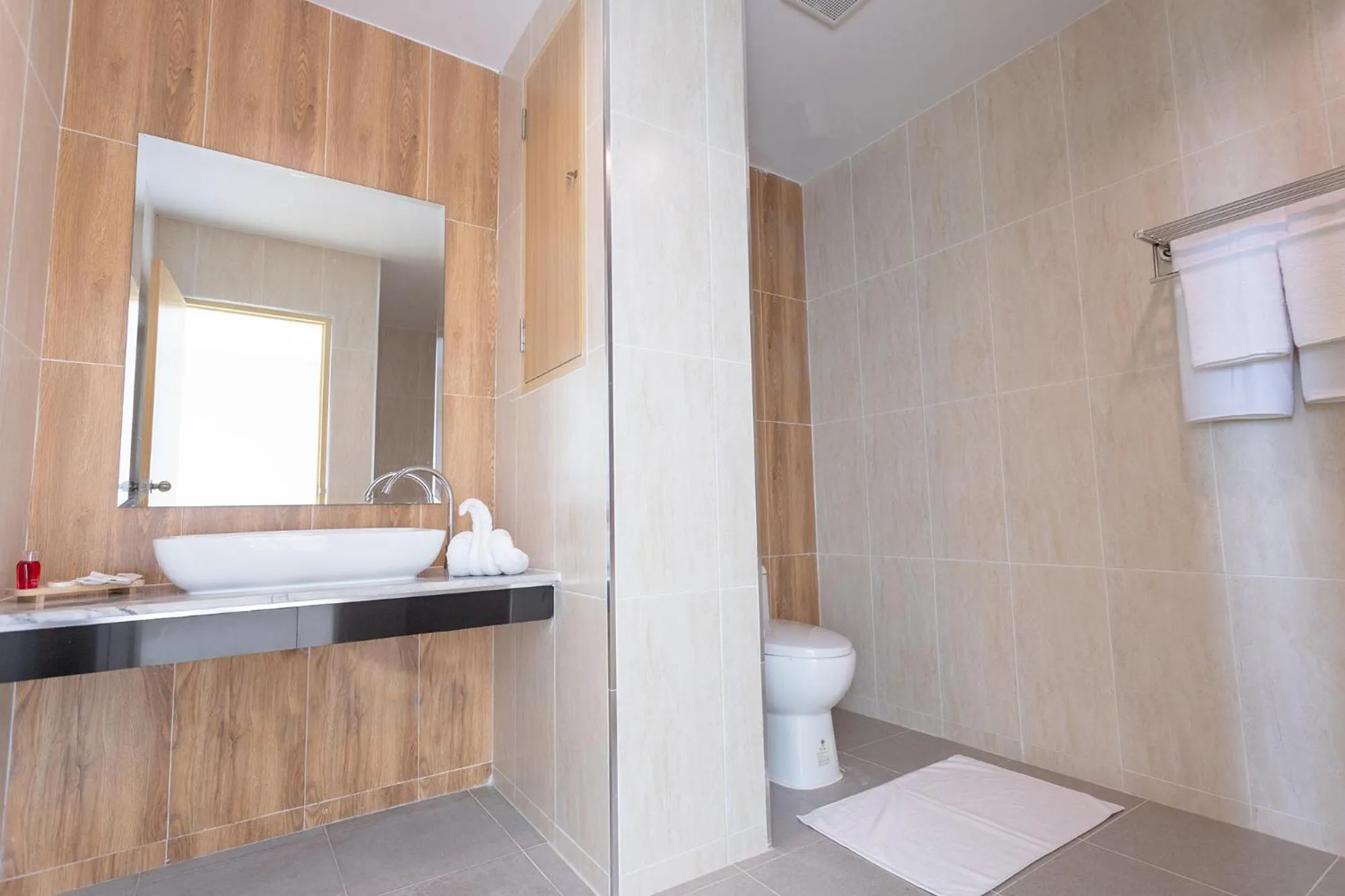 Bathroom in O2 Hotel Lopburi