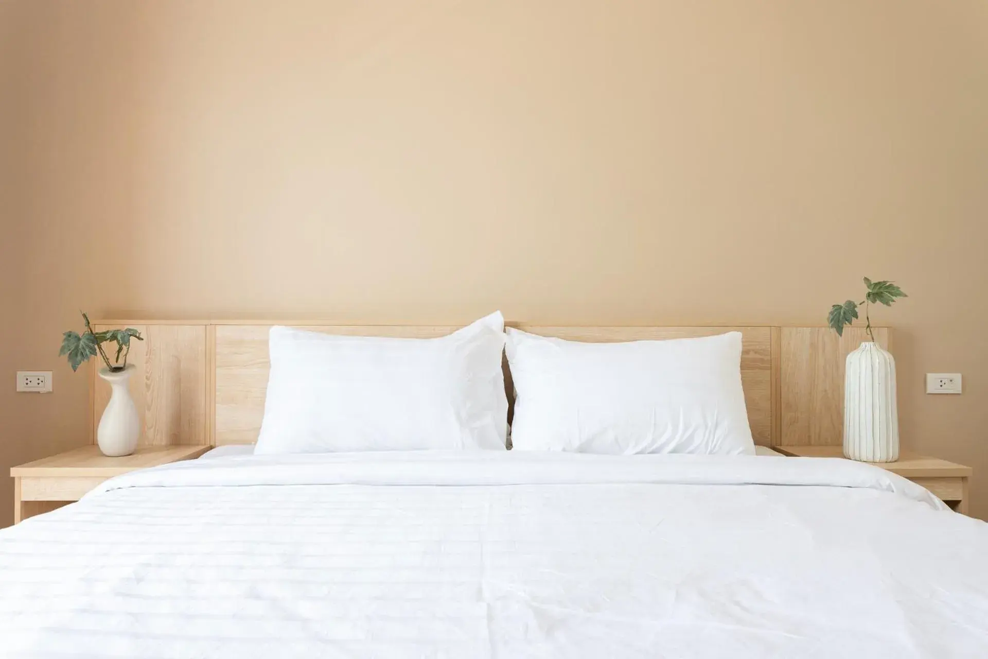 Superior King Room in O2 Hotel Lopburi Superior King Room in O2 Hotel Lopburi