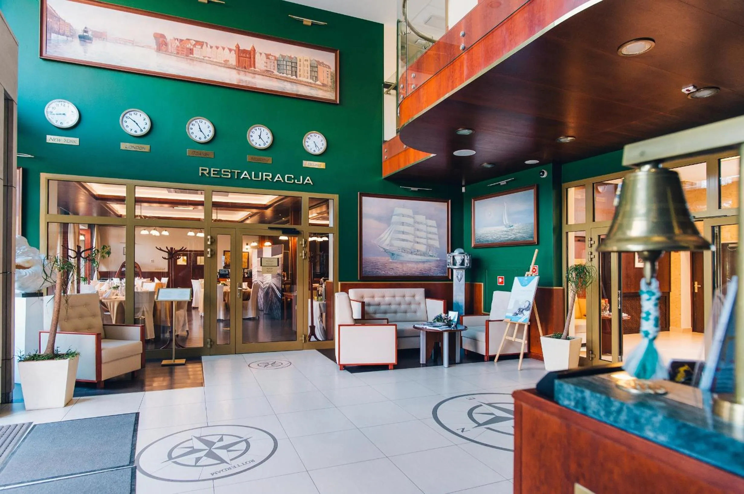 Lobby or reception in Hotel Admirał