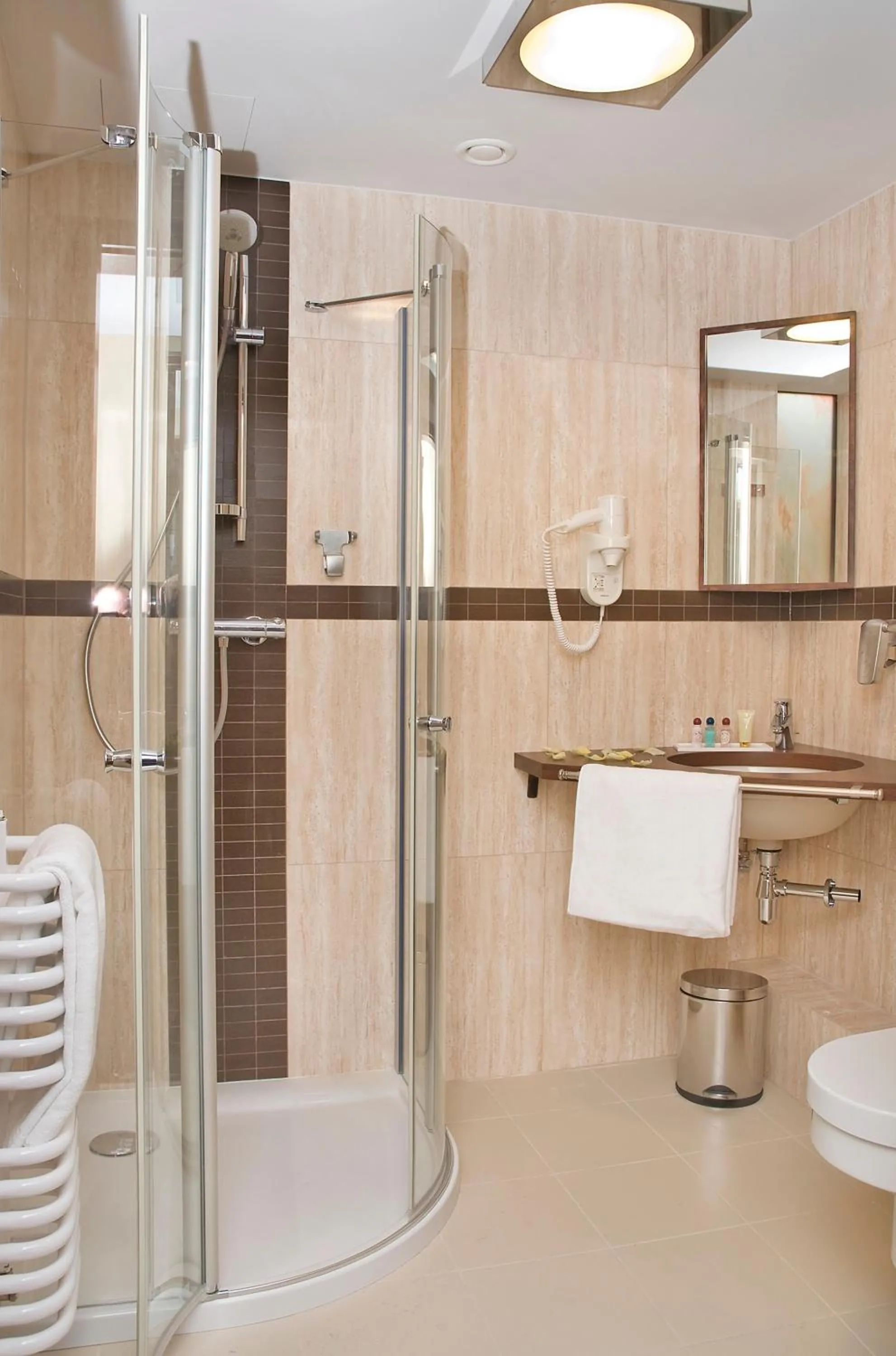 Bathroom in Hotel Admirał