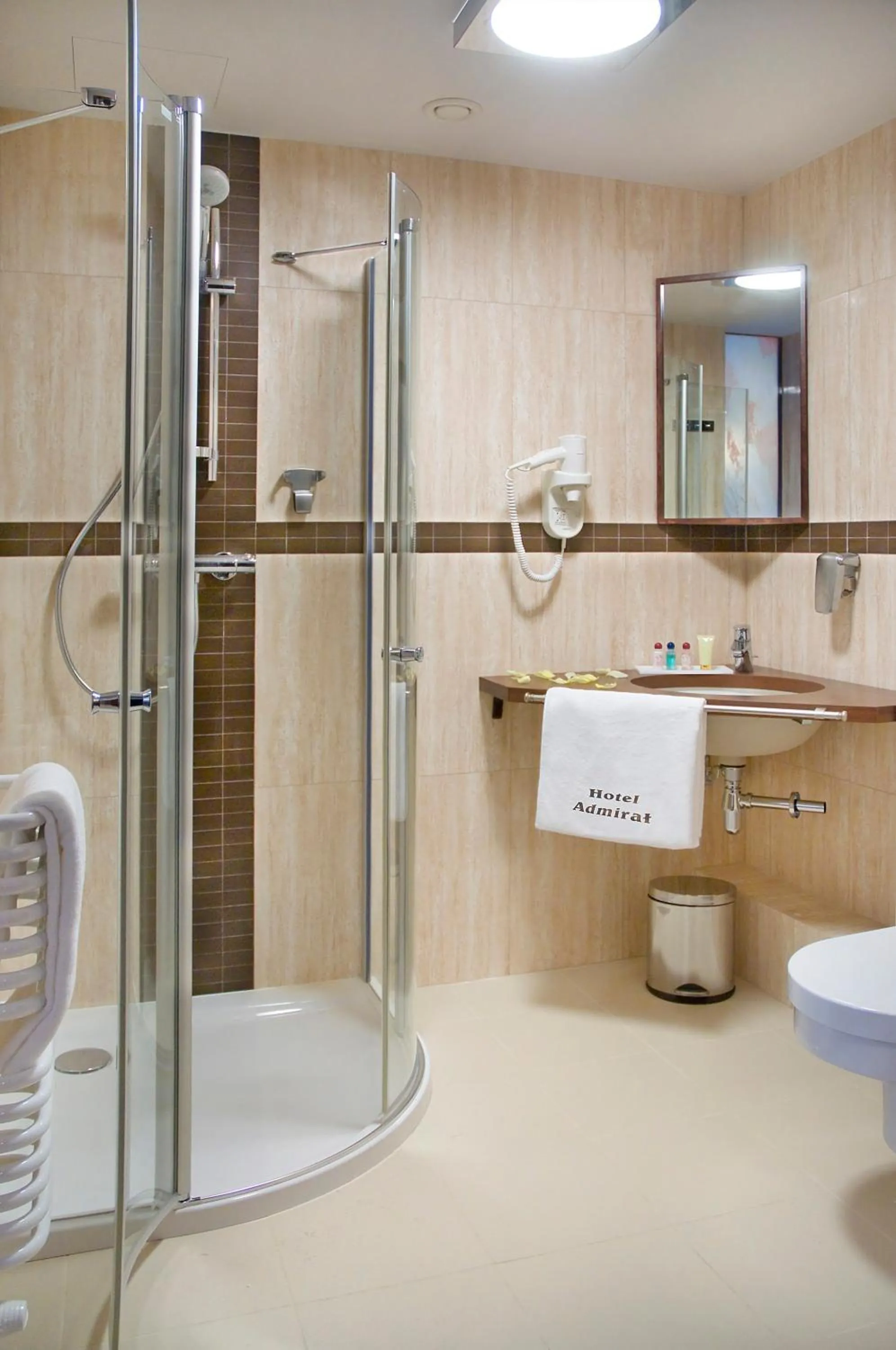 Bathroom in Hotel Admirał