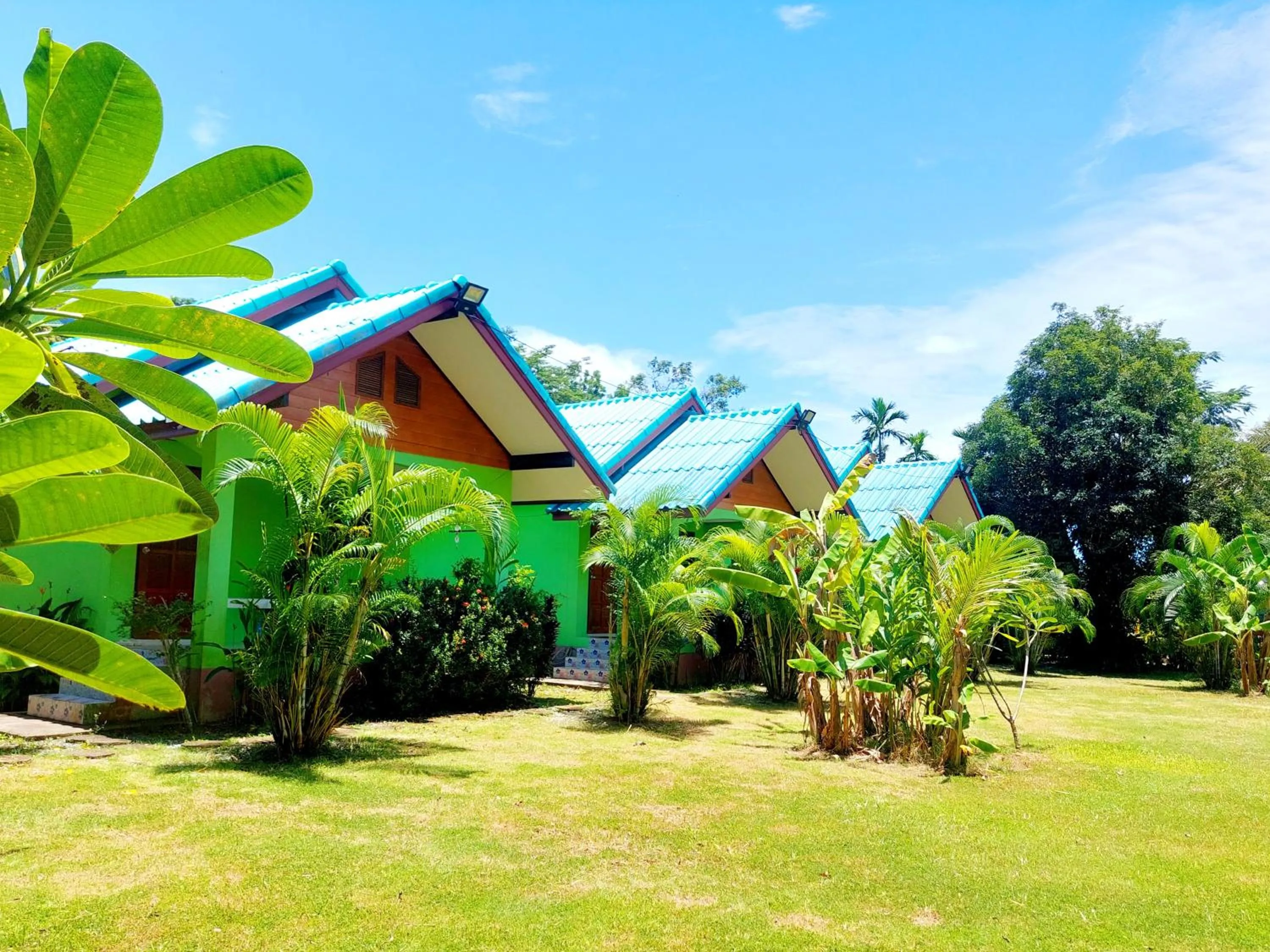 Garden in Papaya Cottage Koh Chang