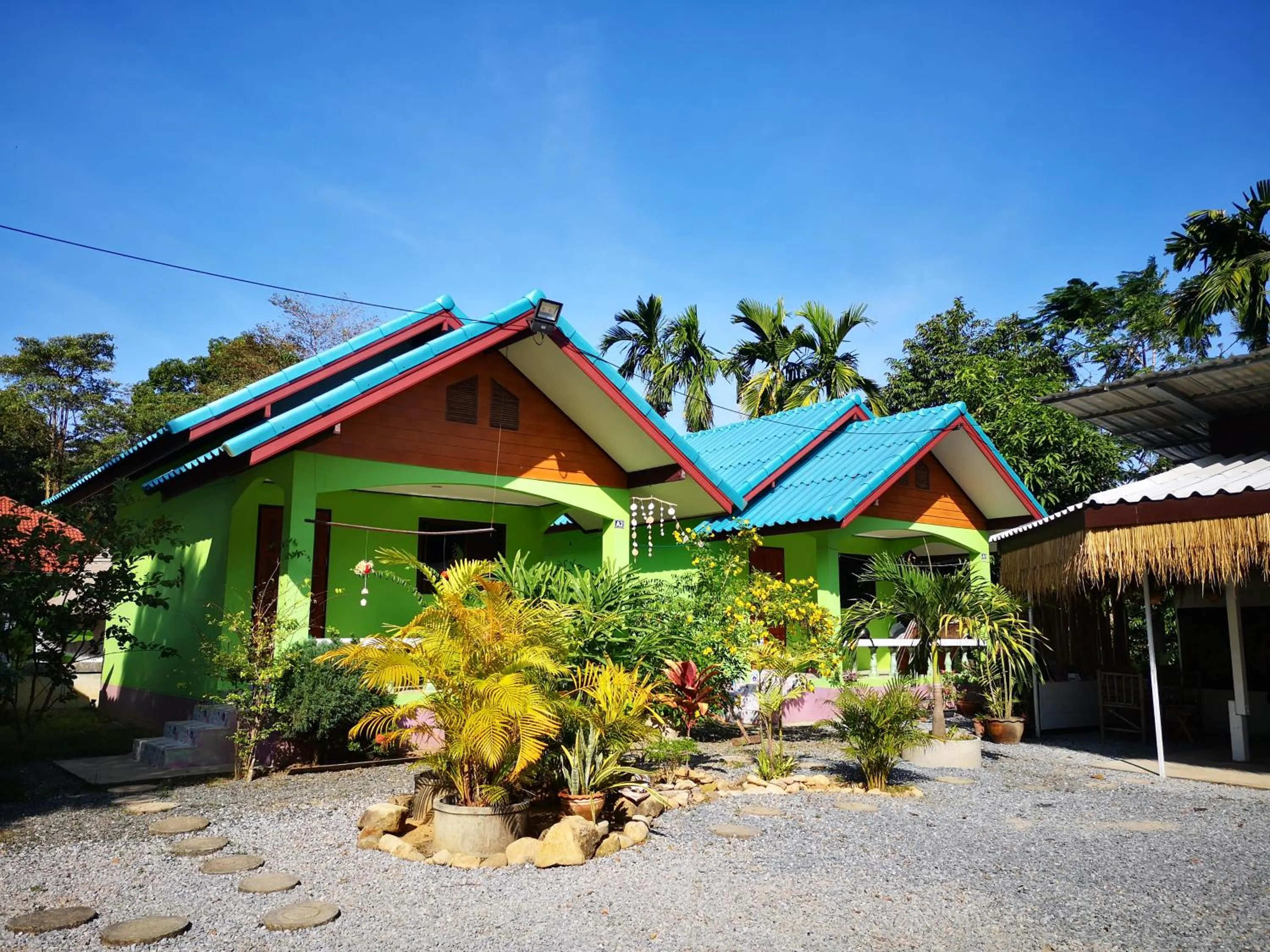 Facade/entrance in Papaya Cottage Koh Chang