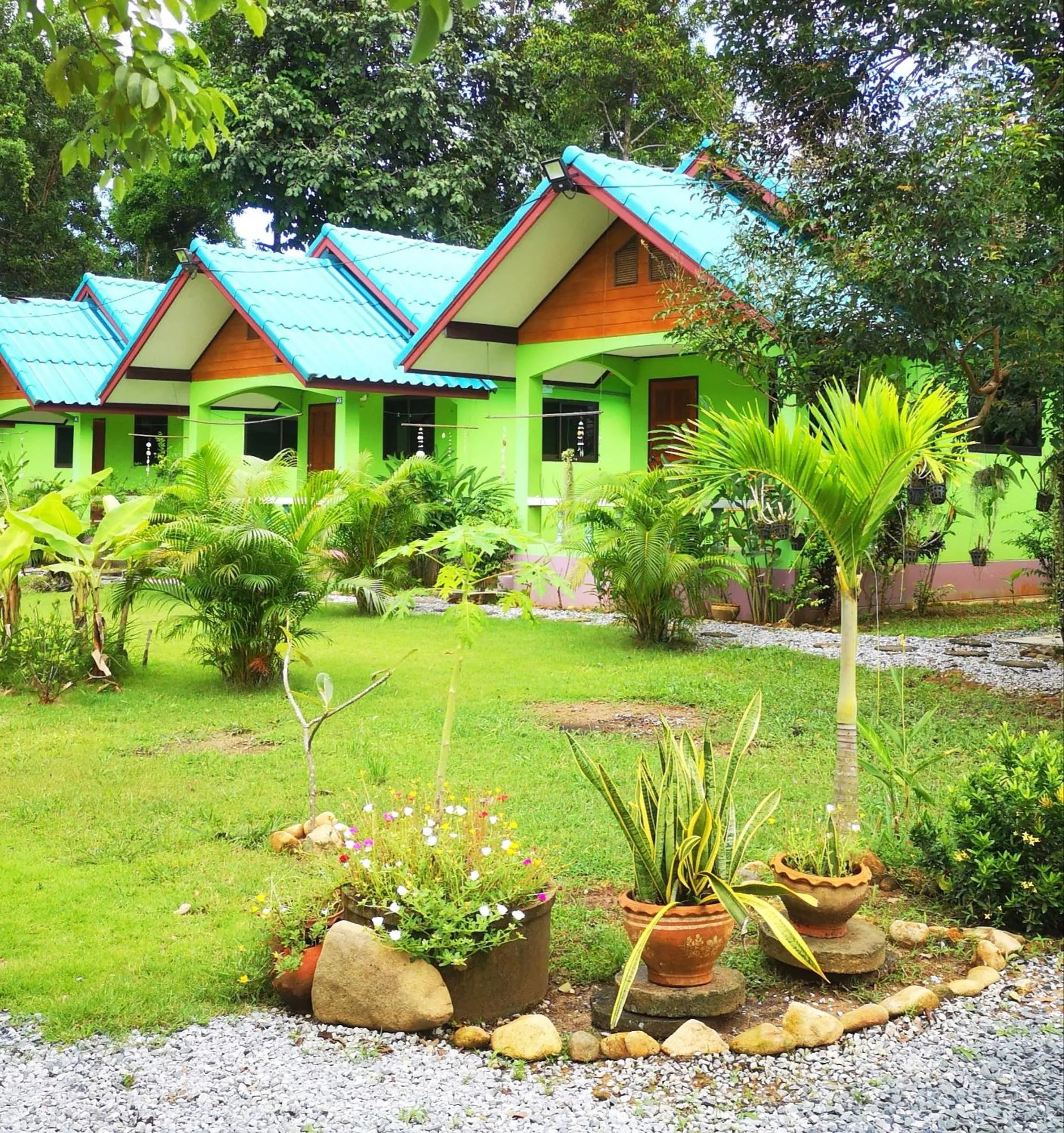Garden in Papaya Cottage Koh Chang