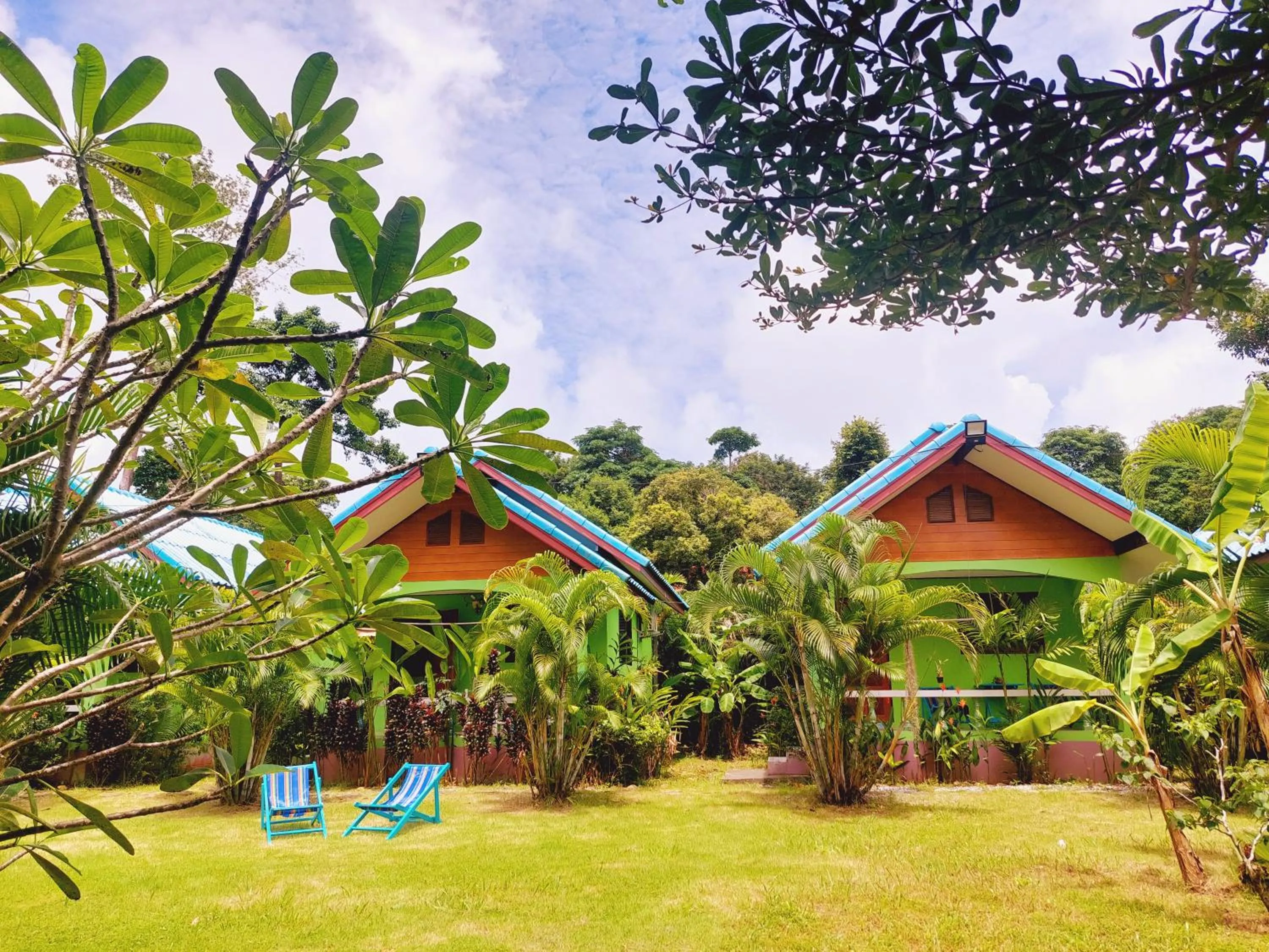 Garden in Papaya Cottage Koh Chang