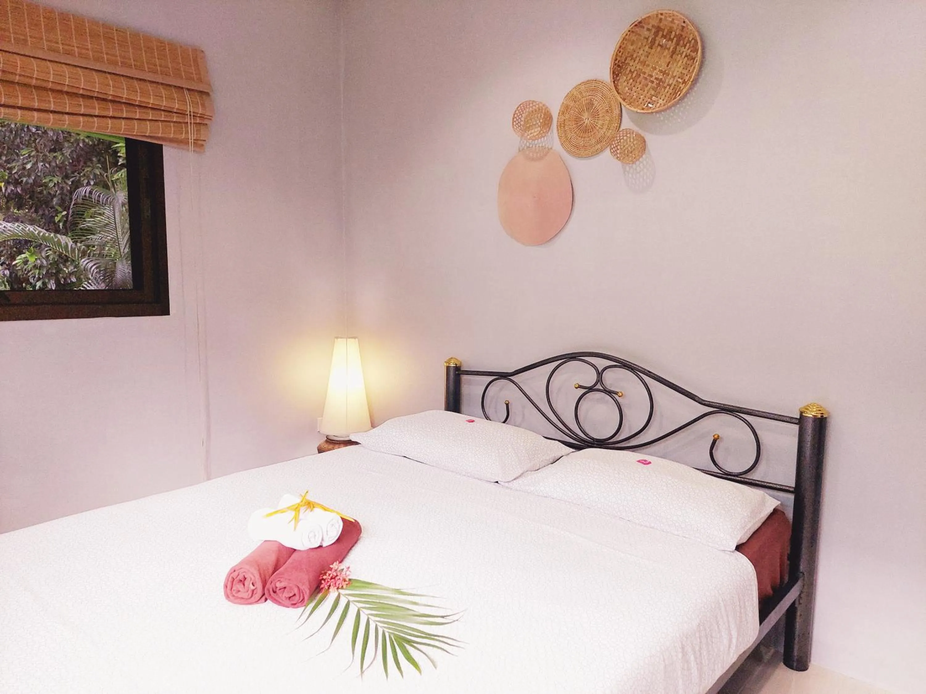 Bed in Papaya Cottage Koh Chang