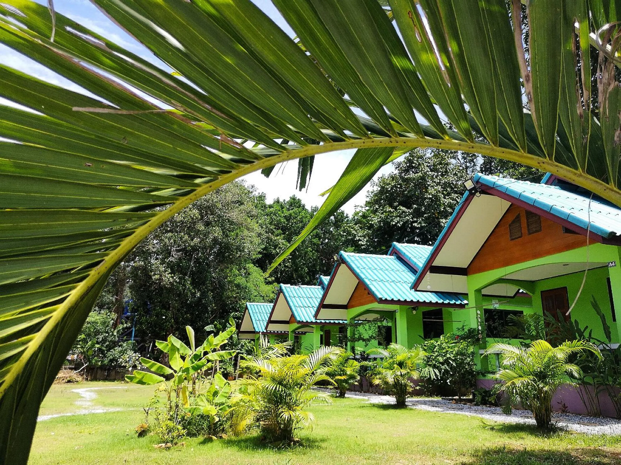 Garden in Papaya Cottage Koh Chang