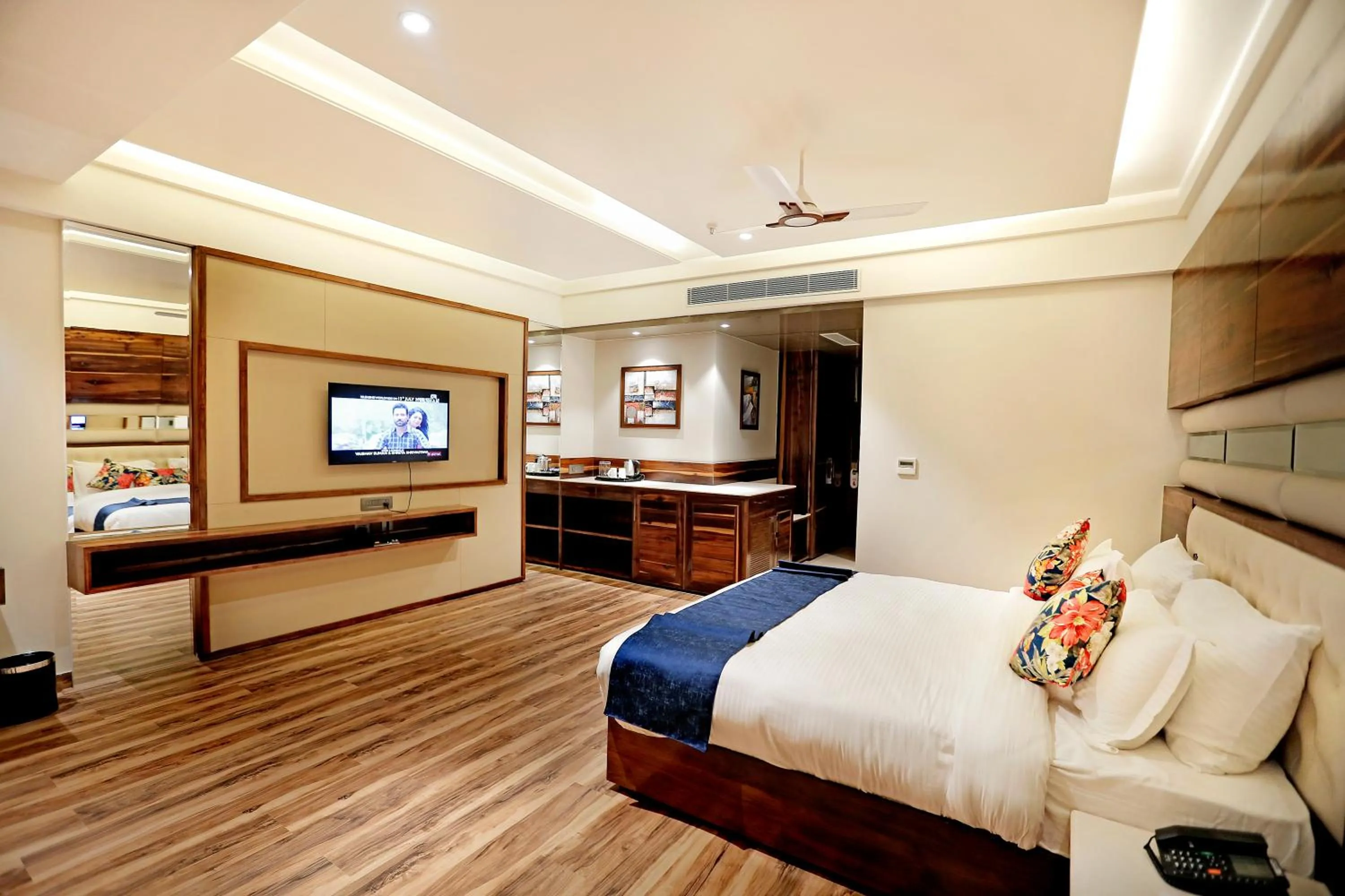Photo of the whole room, Bed in Hotel Vintage Chandigarh Zirakpur