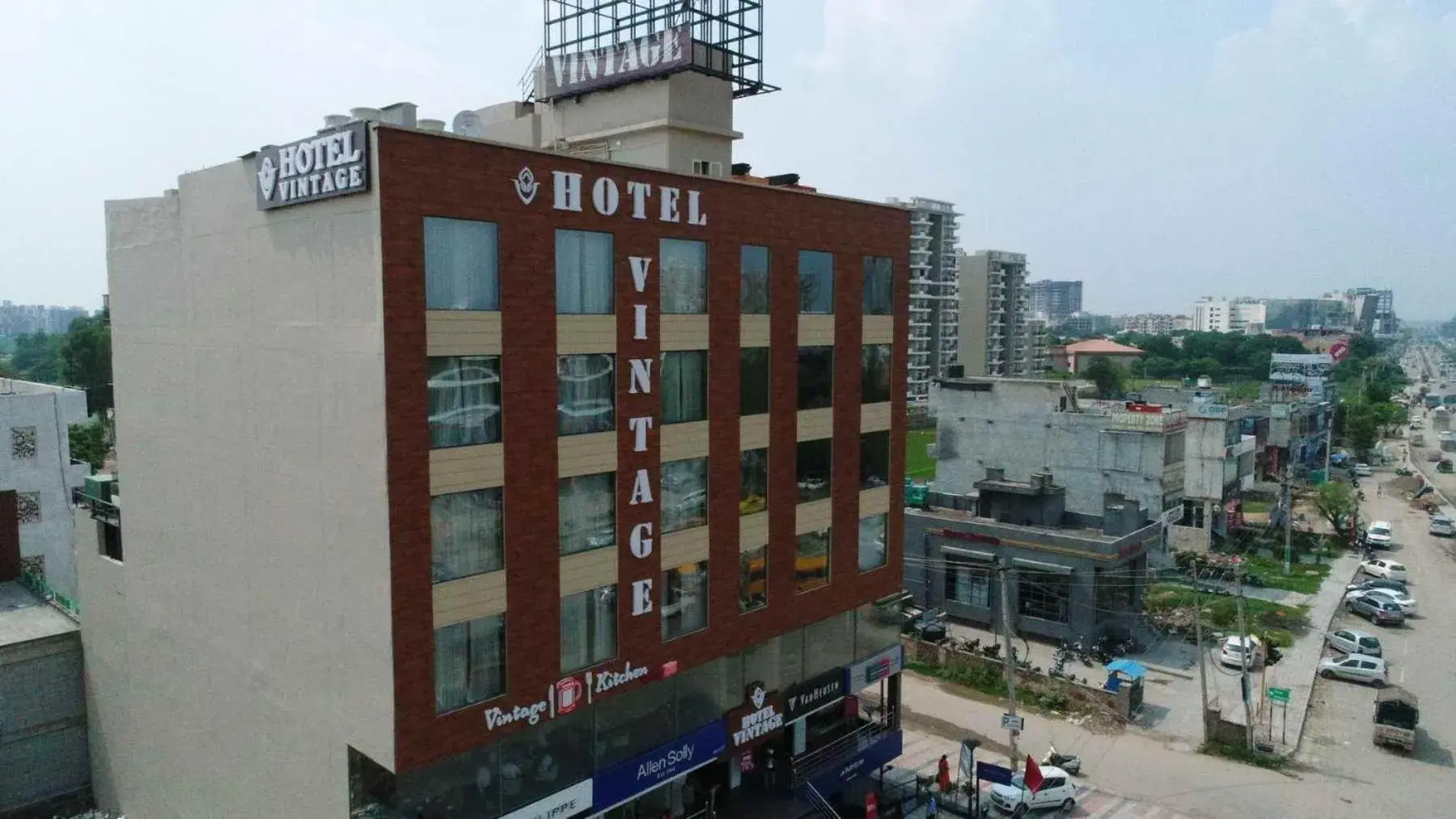 Property building in Hotel Vintage Zirakpur Chandigarh Property building in Hotel Vintage Zirakpur Chandigarh