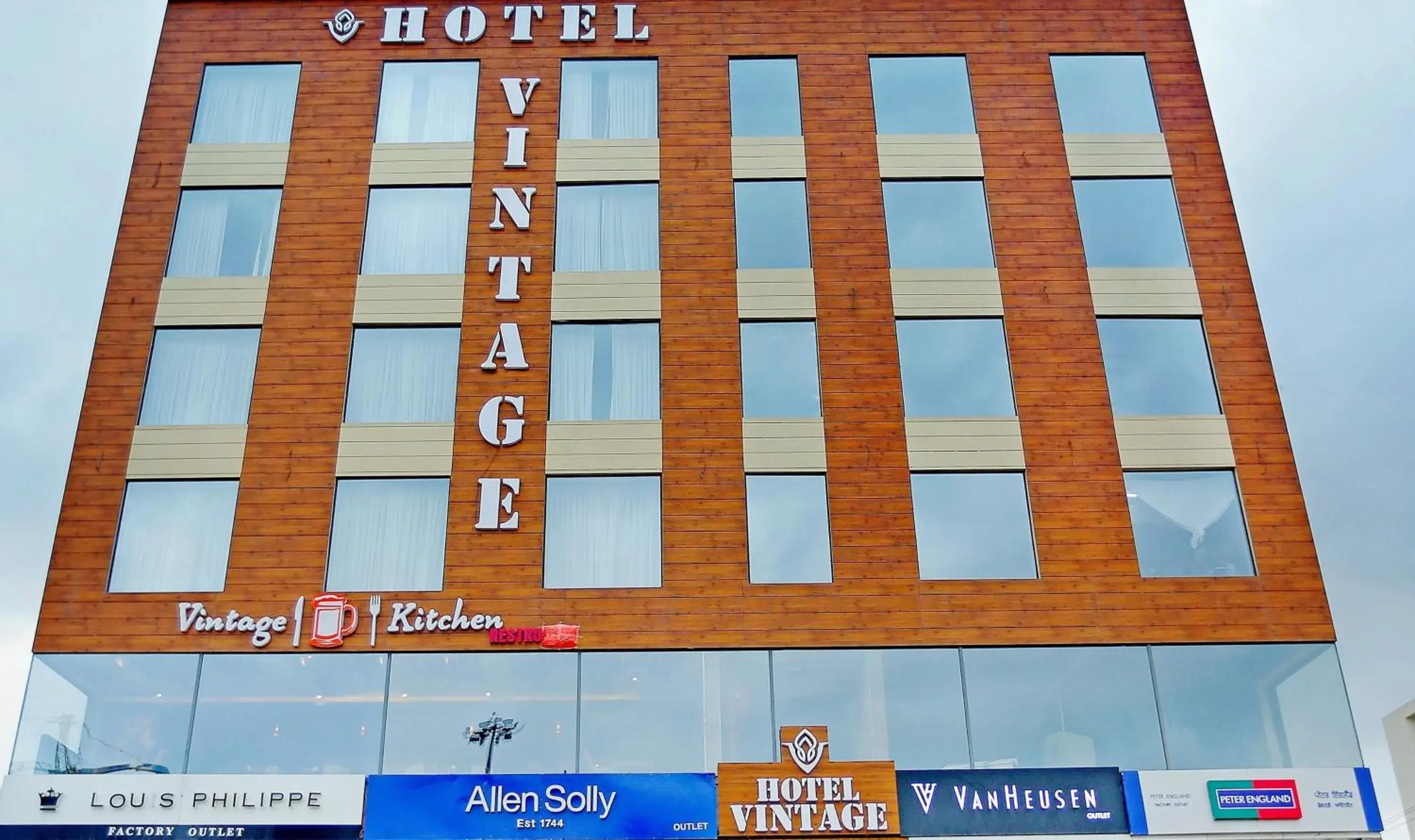 Property building in Hotel Vintage Zirakpur Chandigarh Property building in Hotel Vintage Zirakpur Chandigarh