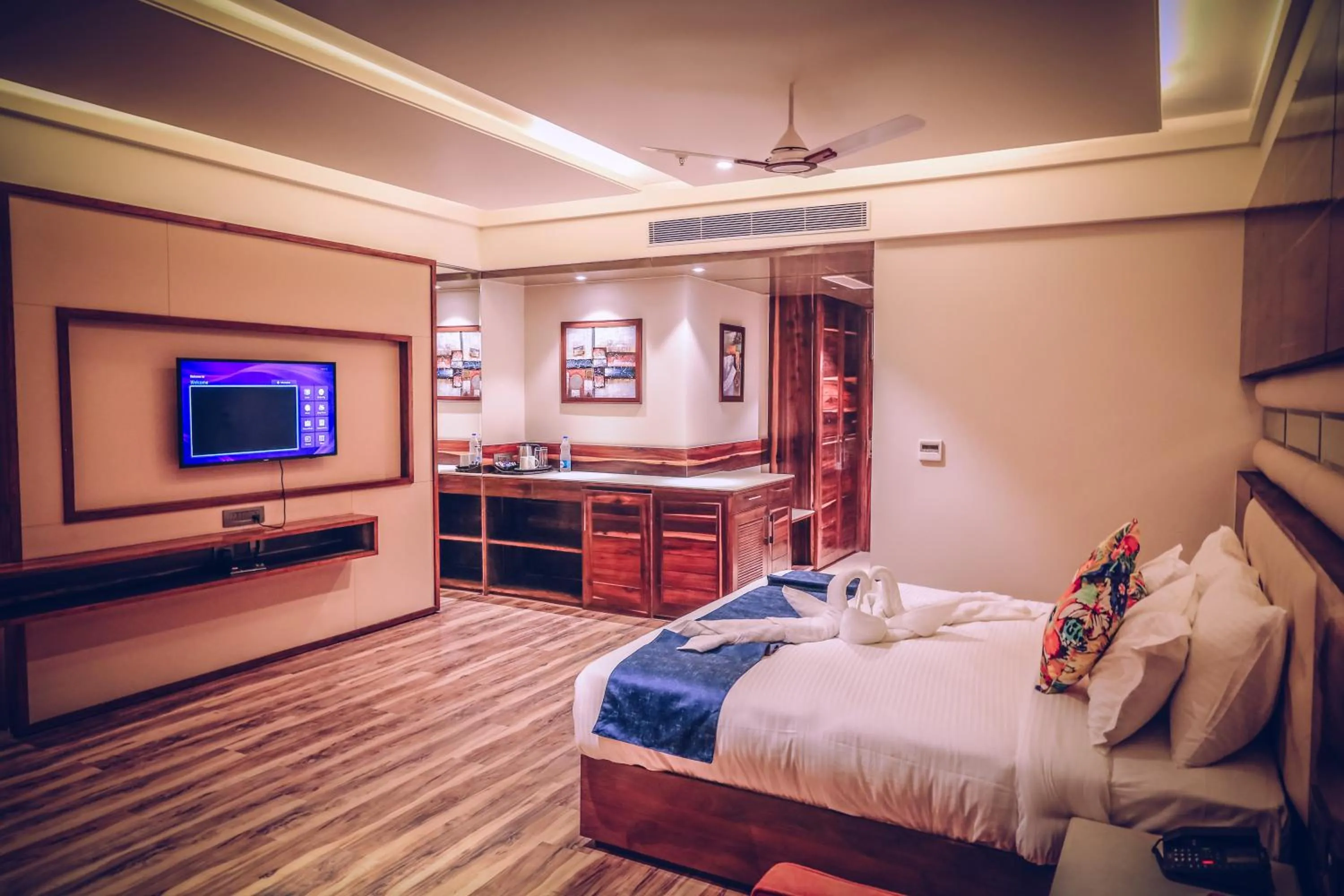 TV and multimedia, Bed in Hotel Vintage Chandigarh Zirakpur
