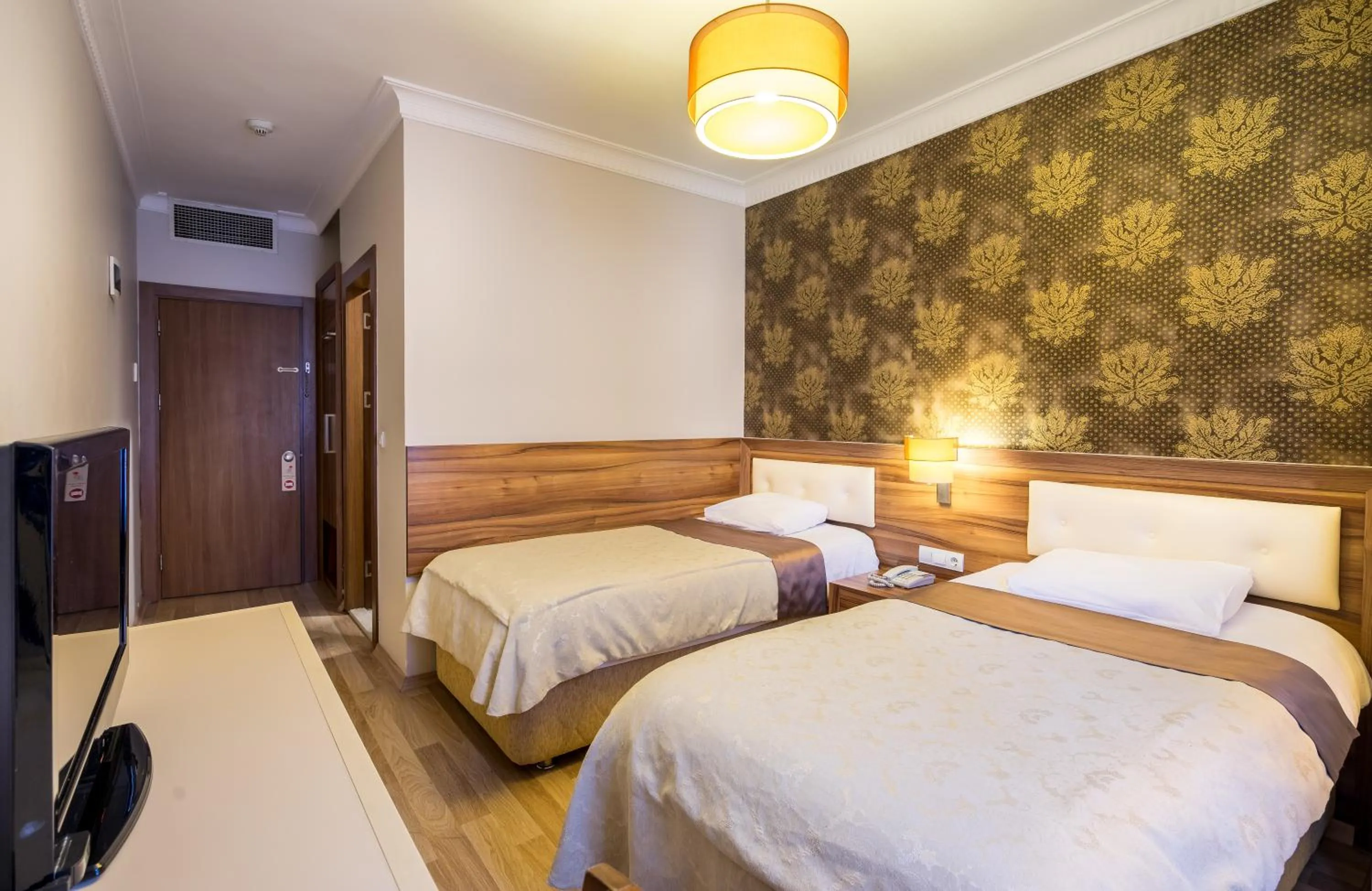 Photo of the whole room, Bed in My Rose Hotel