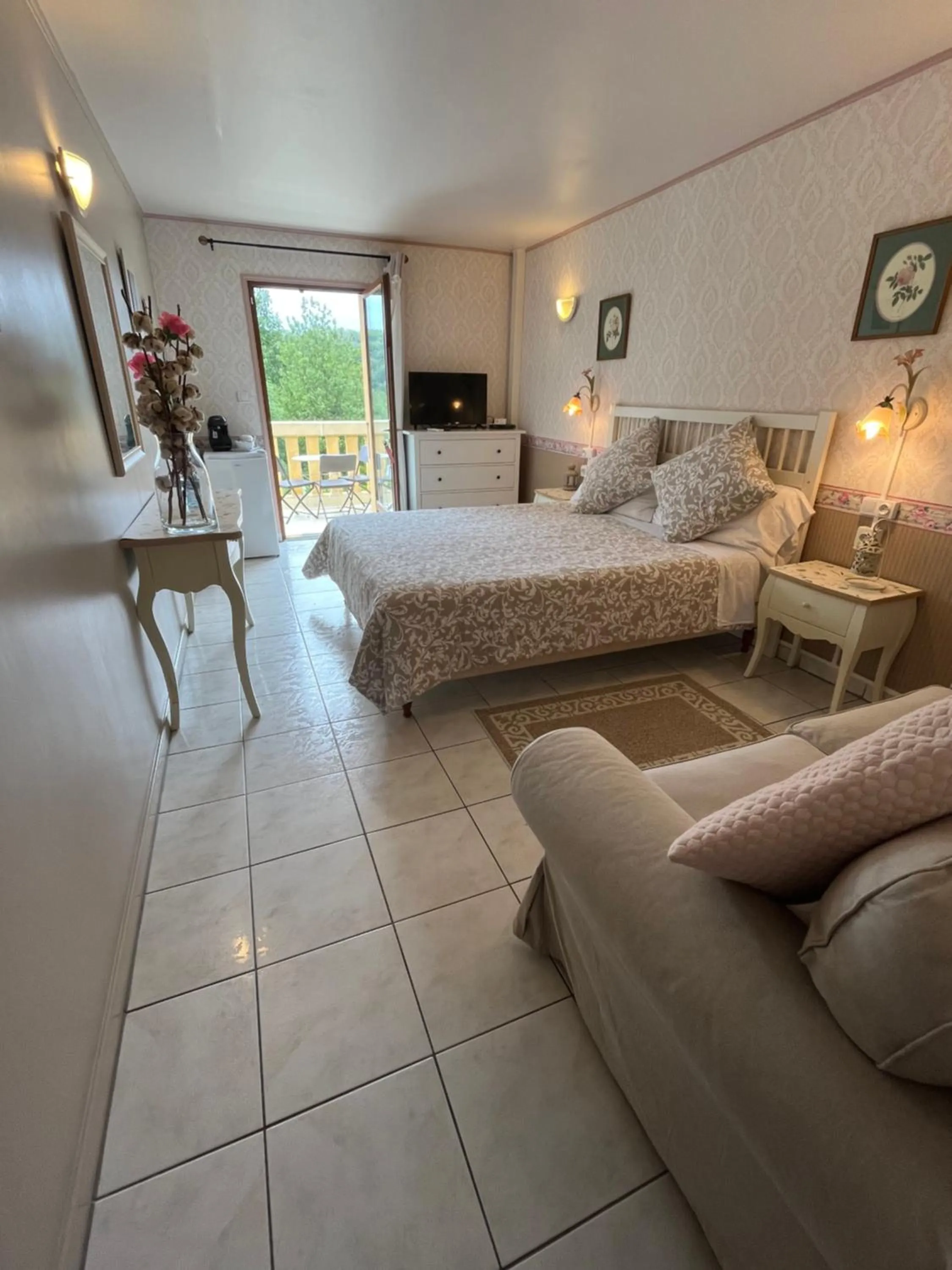 Mountain view, Bed in Domaine Lacoste