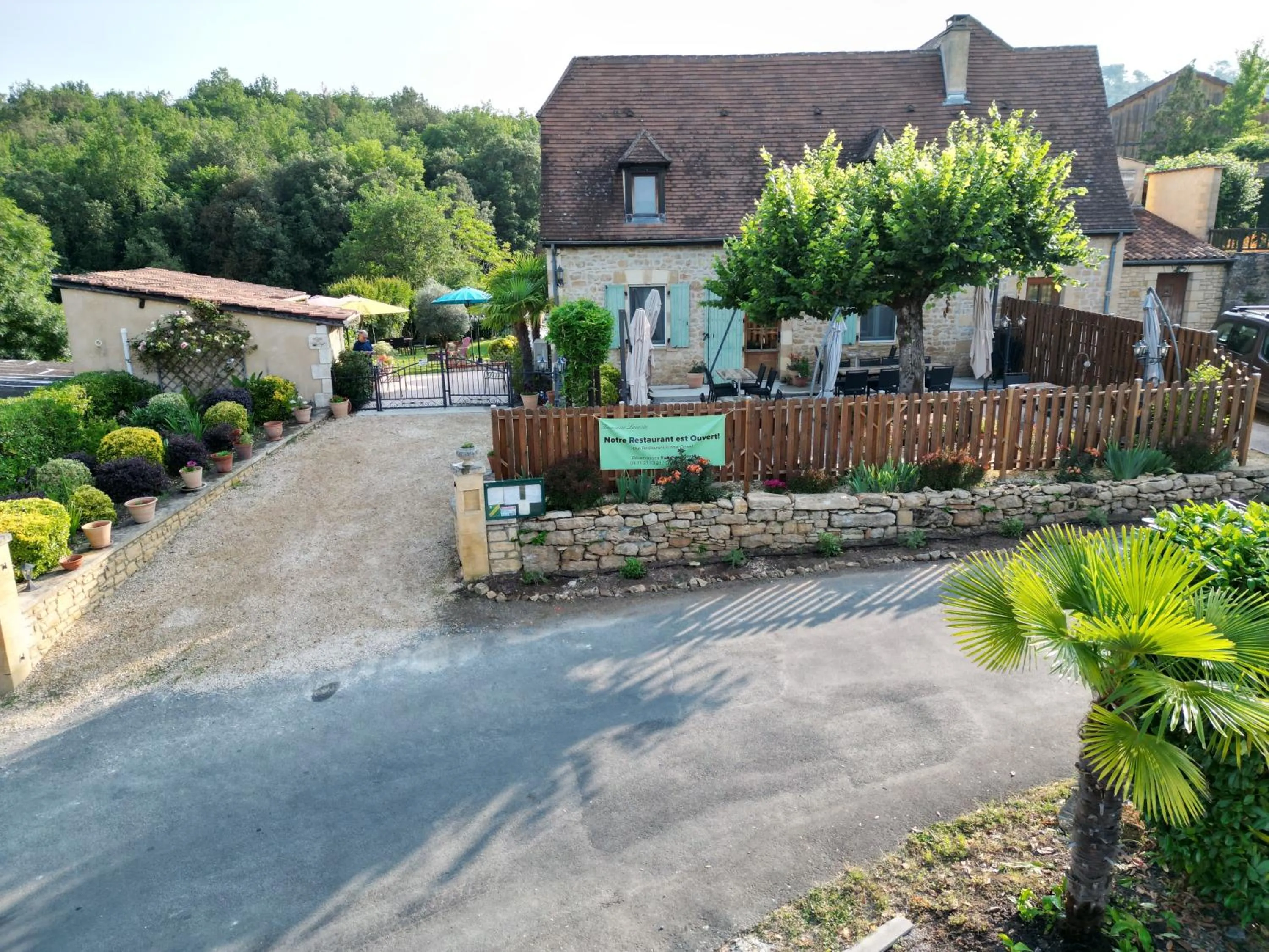 Restaurant/places to eat in Domaine Lacoste