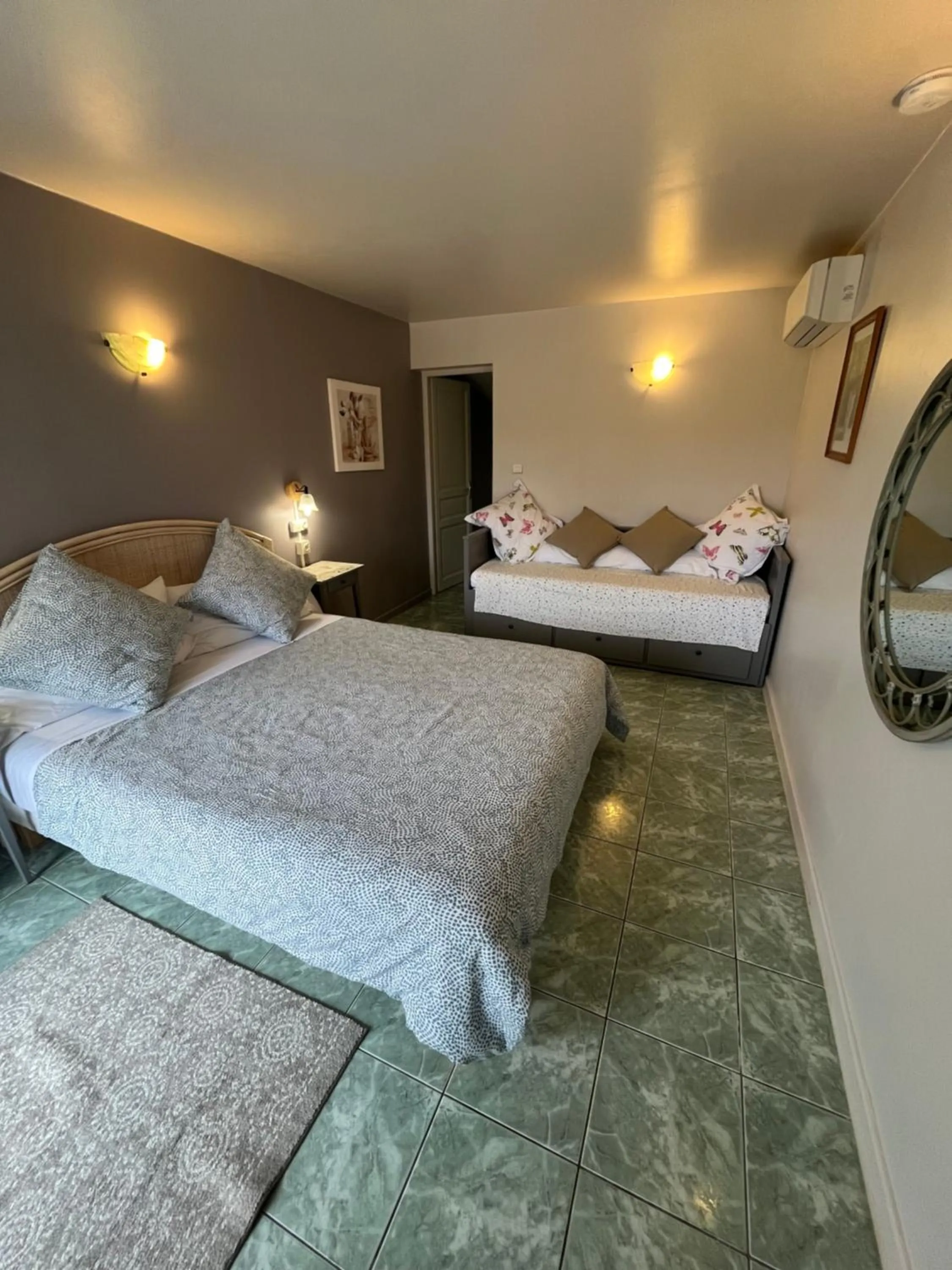 Mountain view, Bed in Domaine Lacoste