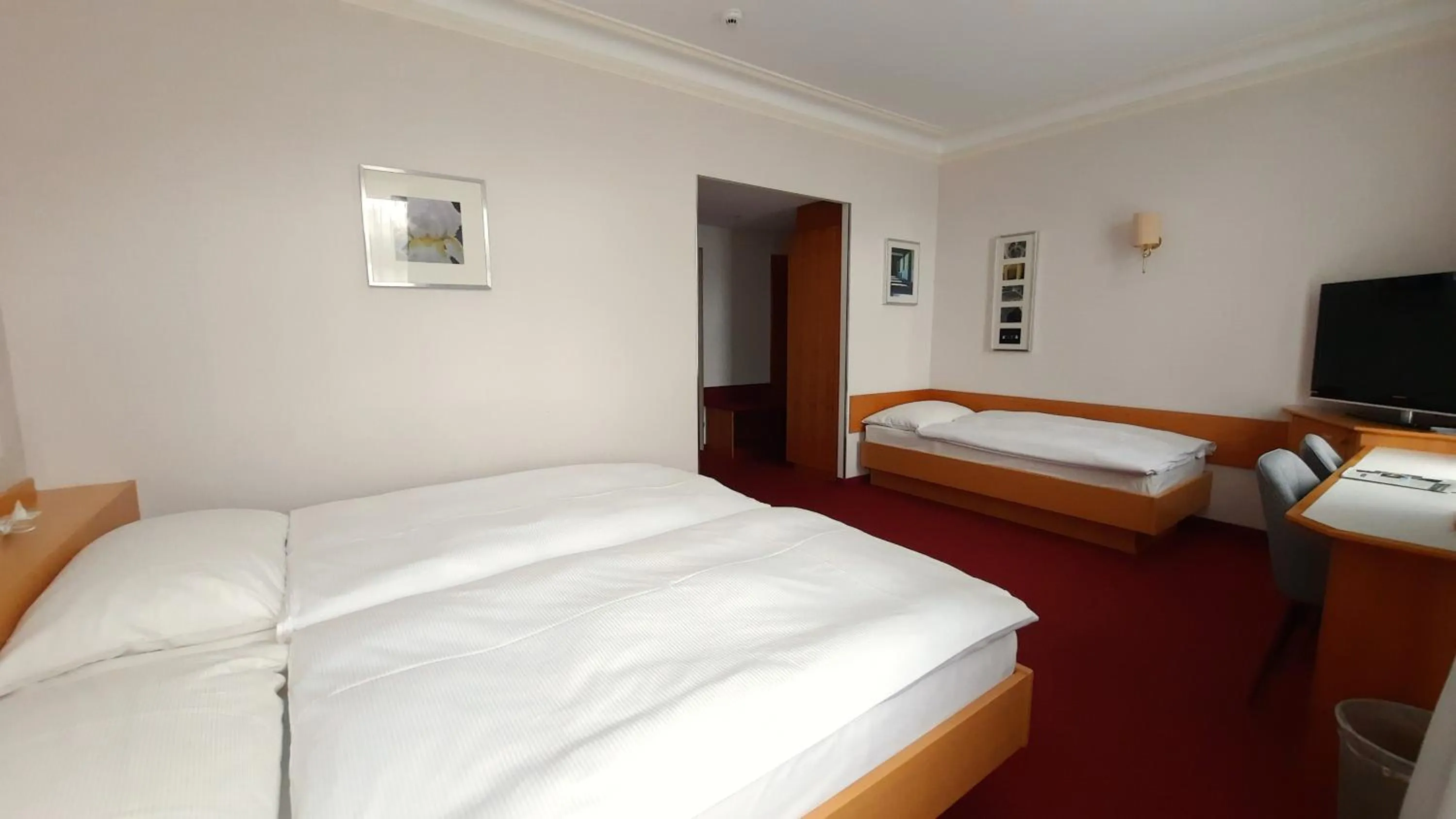 Photo of the whole room, Bed in Hotel Promenade