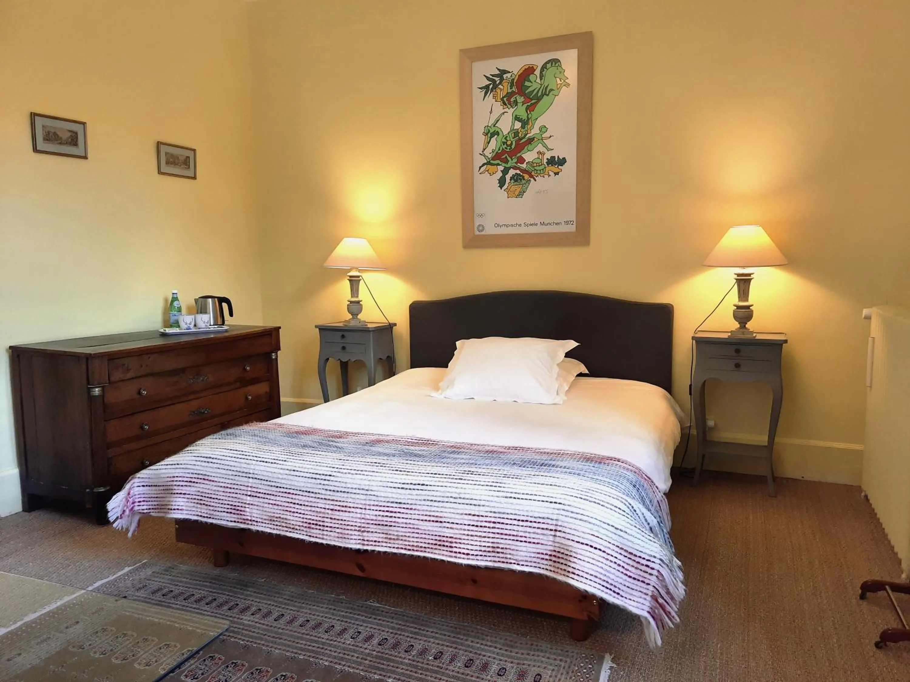 Bed in Manoir des Tuileries du Buisson