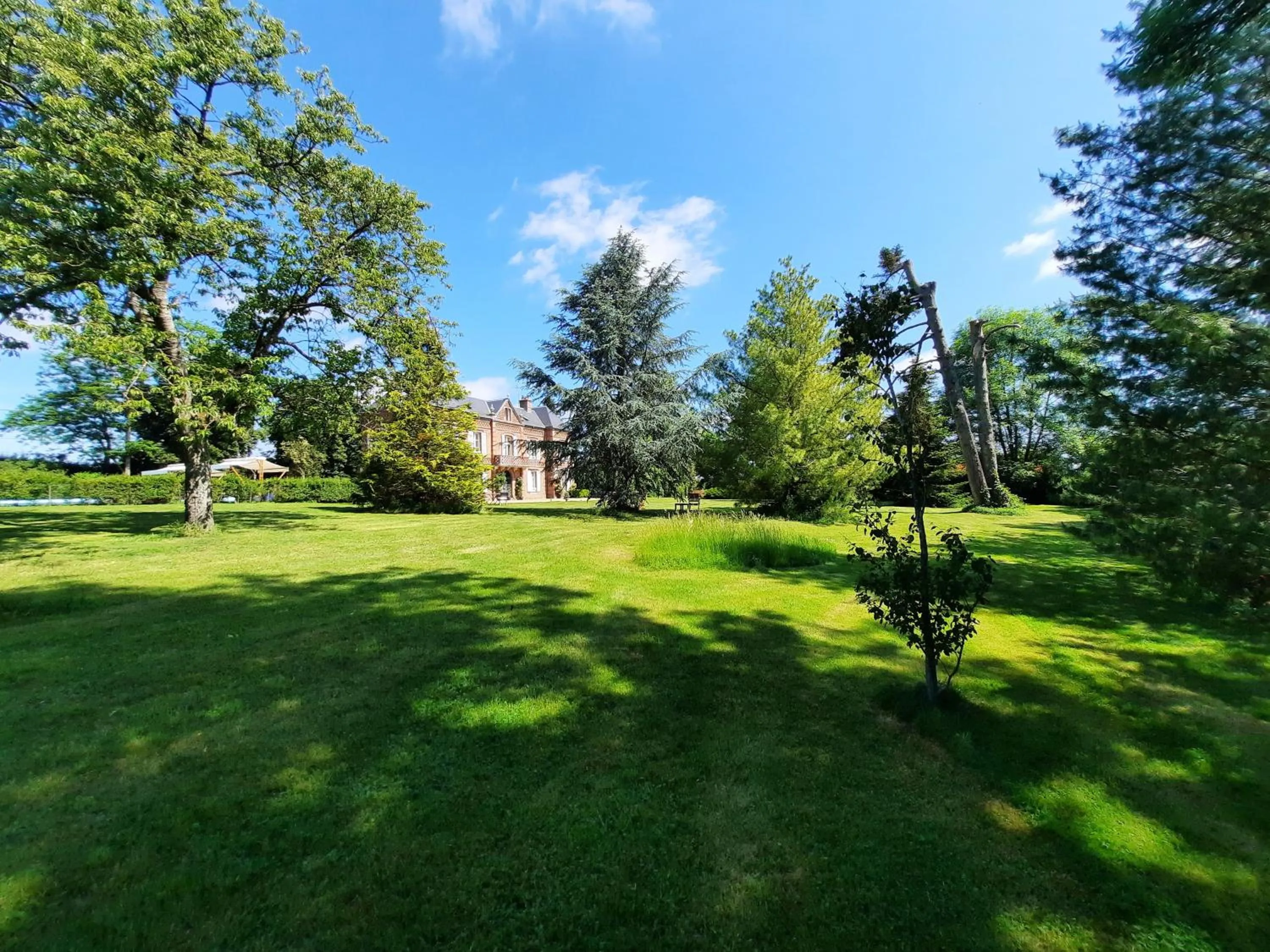 Garden in Manoir des Tuileries du Buisson
