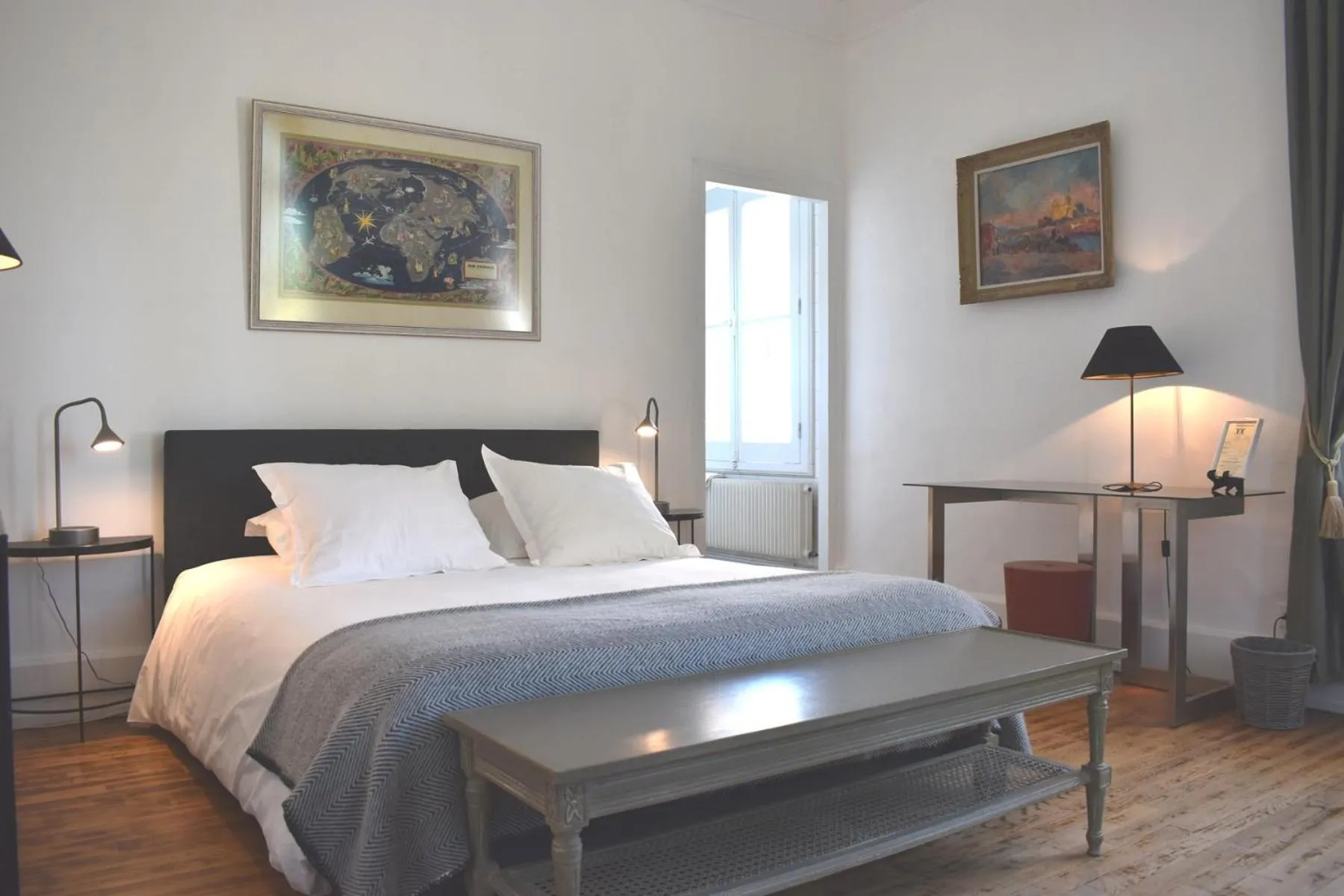 Photo of the whole room in Manoir des Tuileries du Buisson