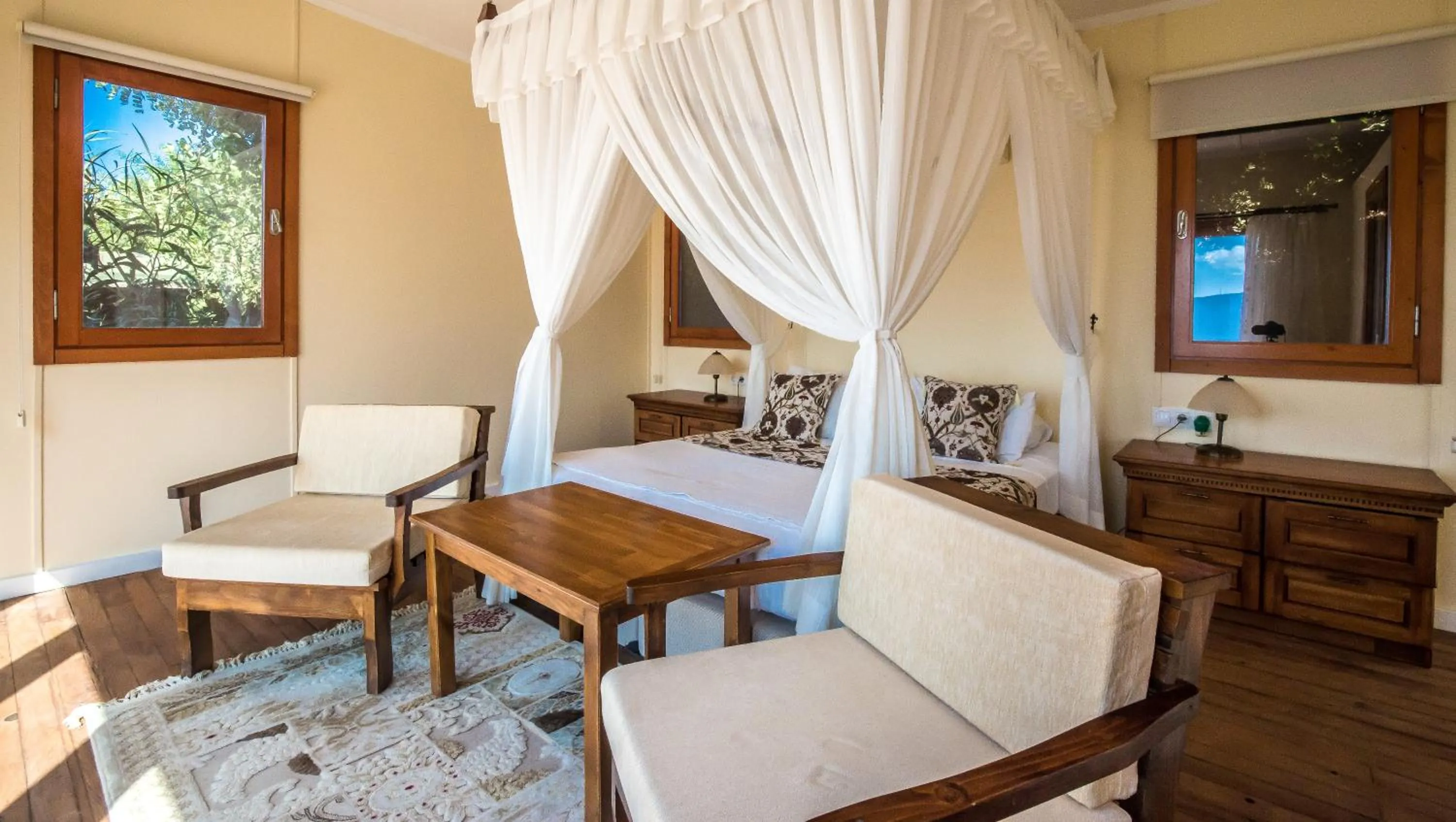 Photo of the whole room, Bed in Kabak Avalon Bungalows