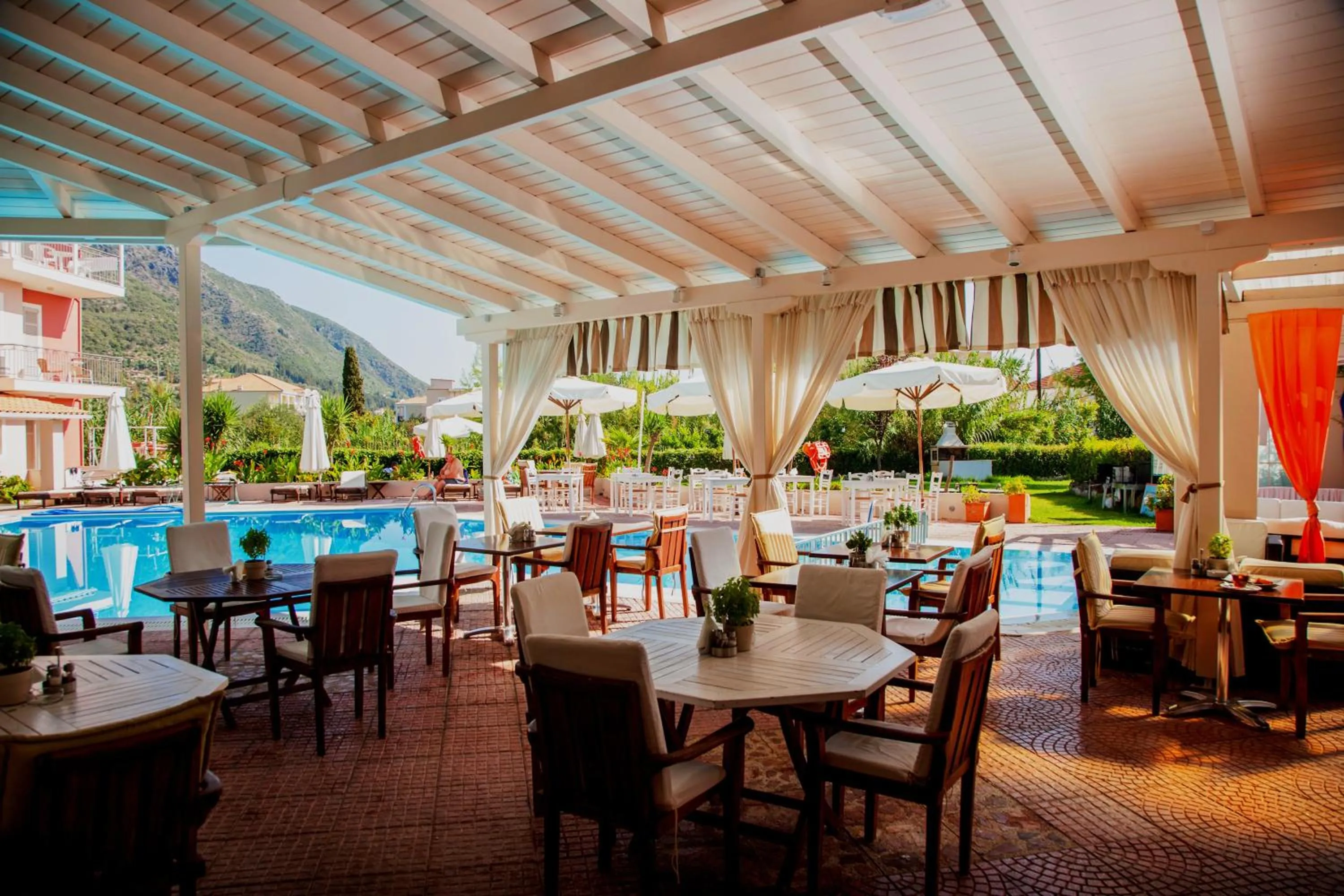 Lounge or bar in G George