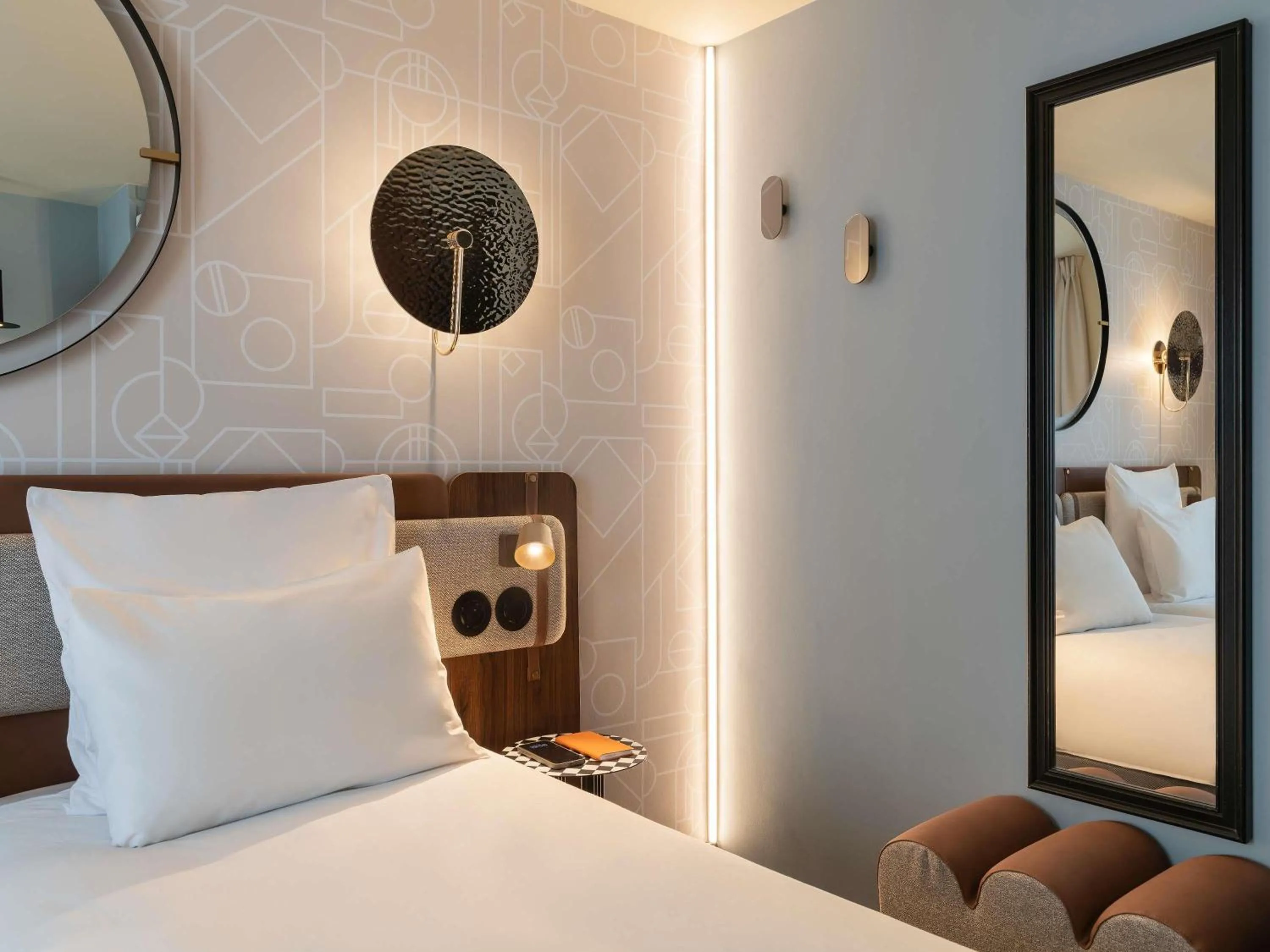 Bedroom, Bed in Mercure Paris Opera Grands Boulevards